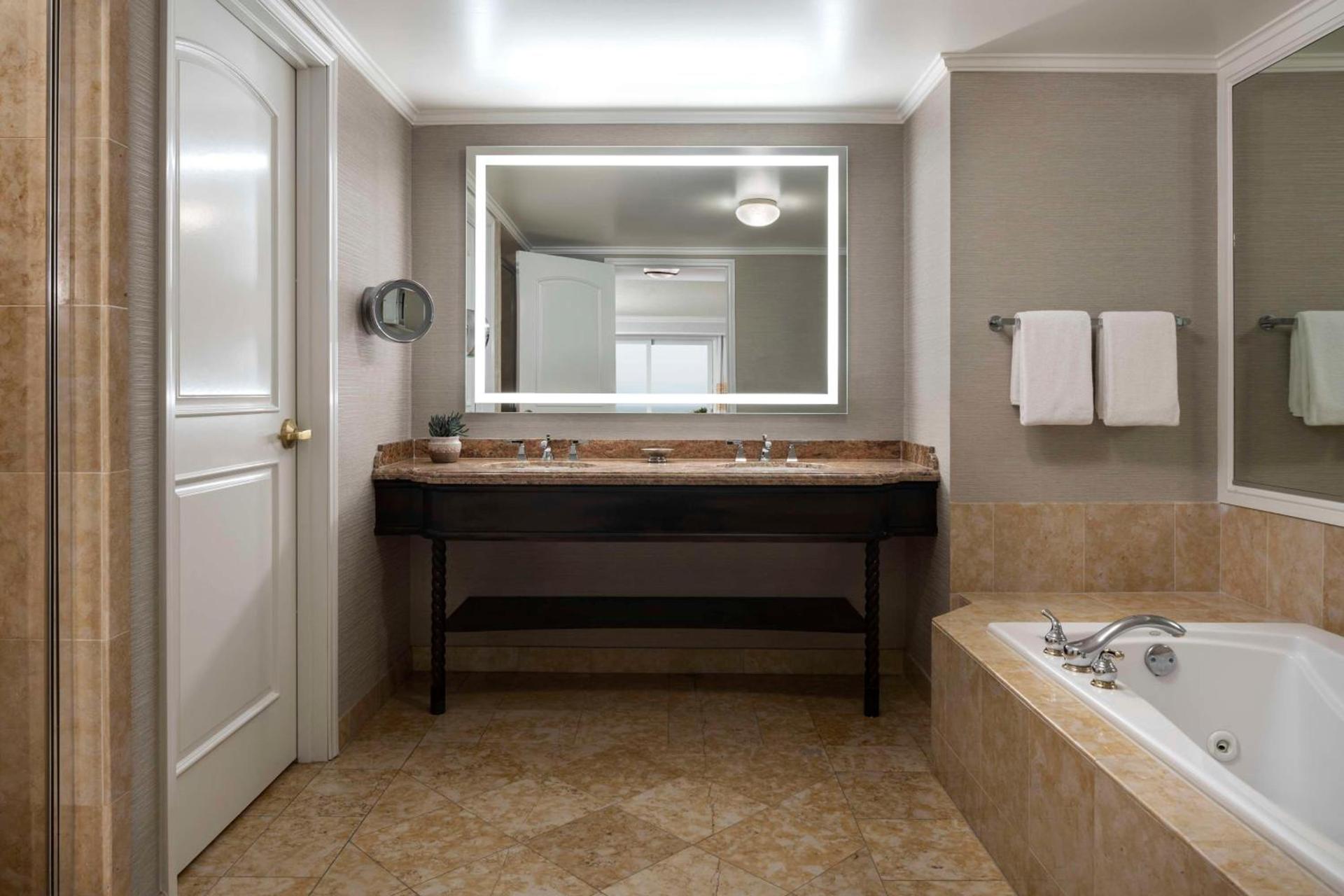 Hyatt Regency Huntington Beach Resort and Spa photo 10