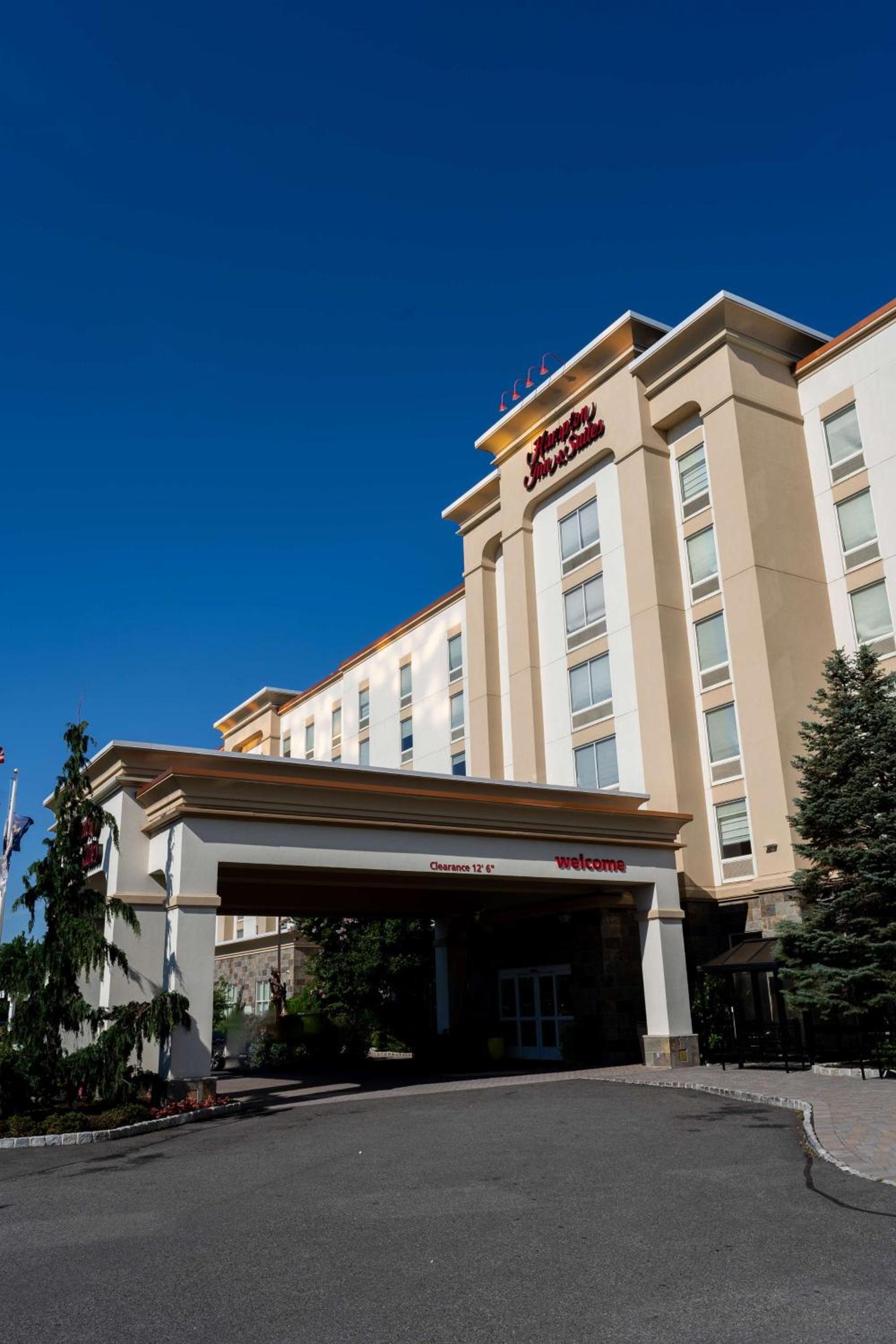 Hampton Inn & Suites Staten Island photo 2