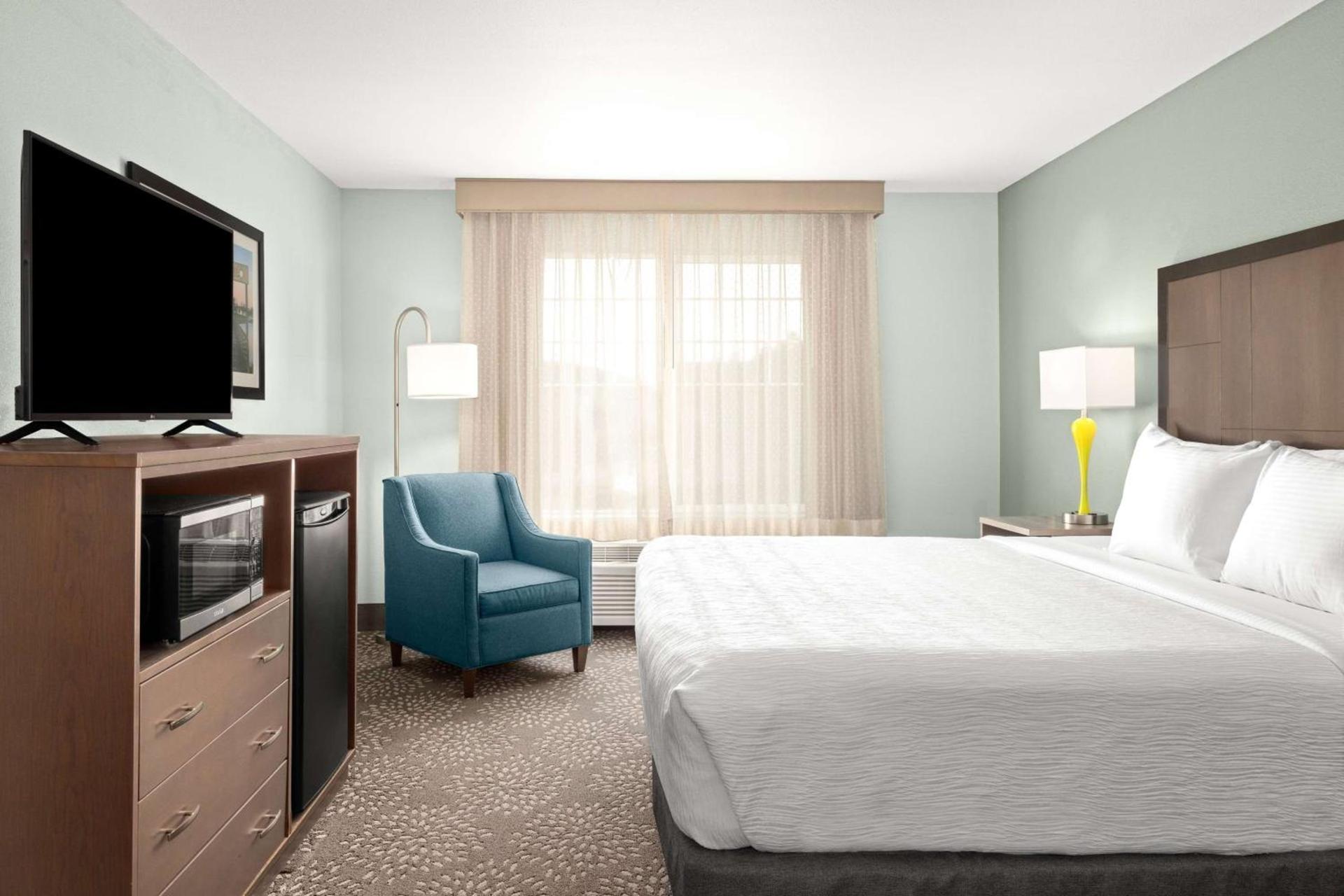 La Quinta by Wyndham Newport photo 21