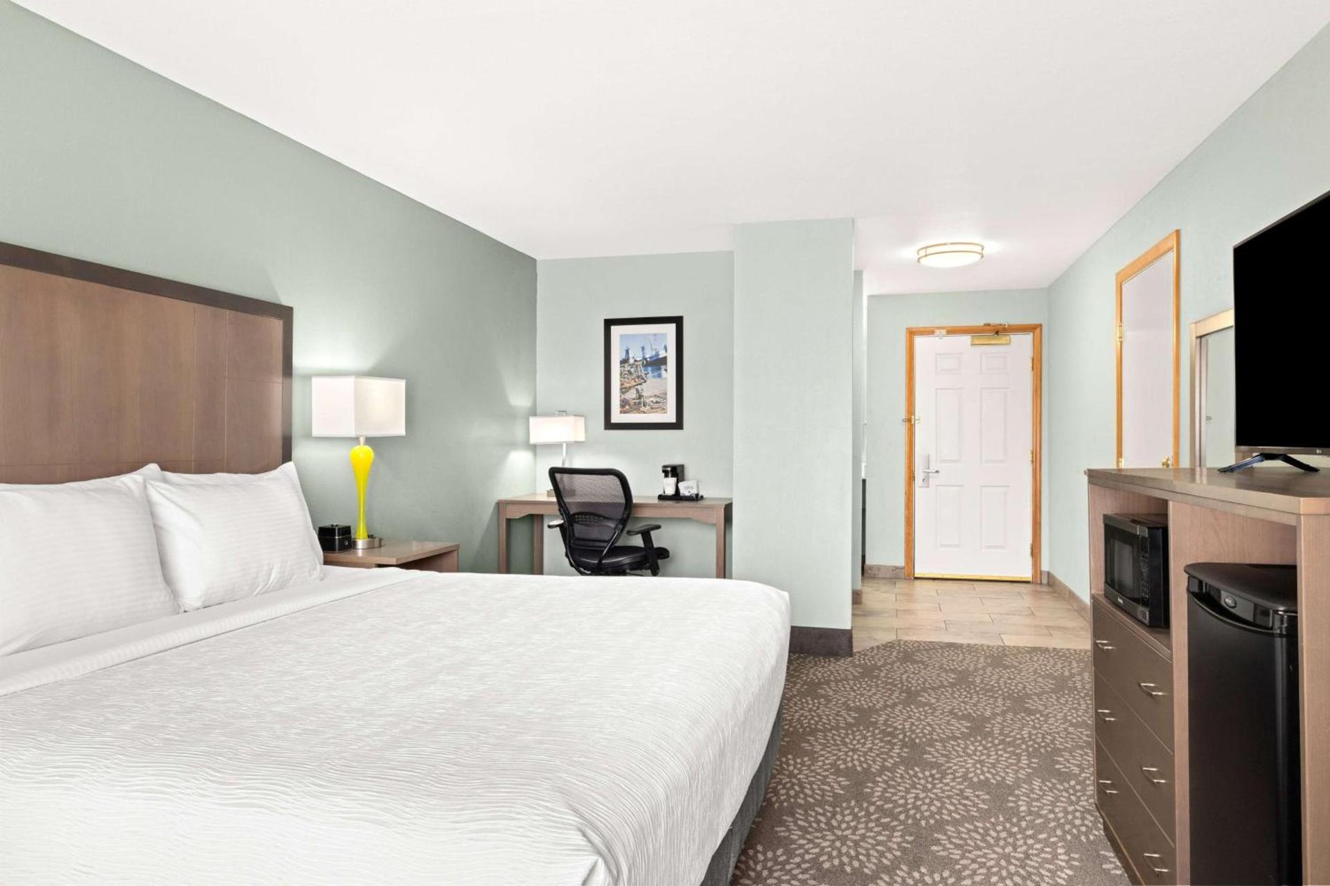 La Quinta by Wyndham Newport photo 20