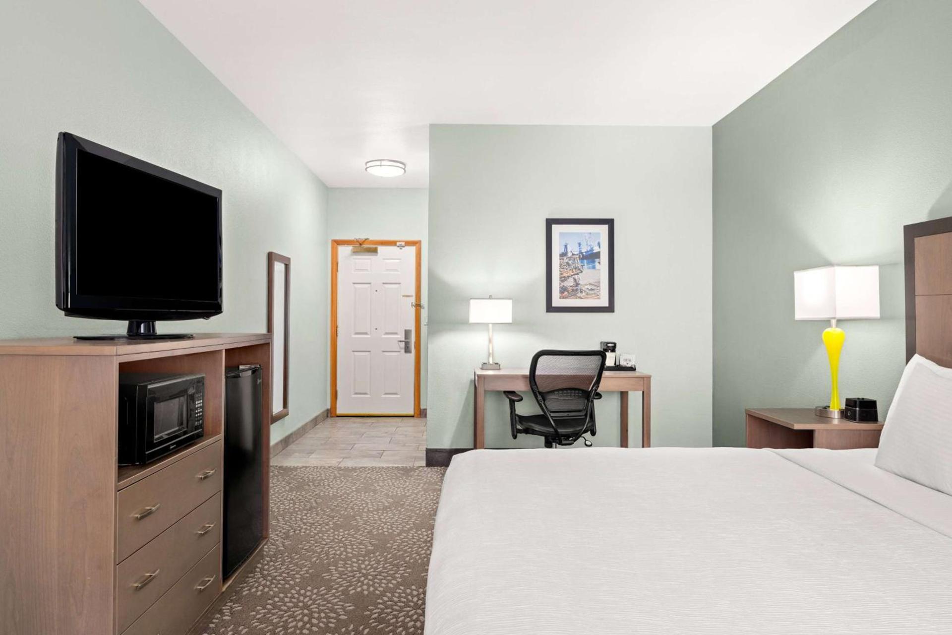 La Quinta by Wyndham Newport photo 28