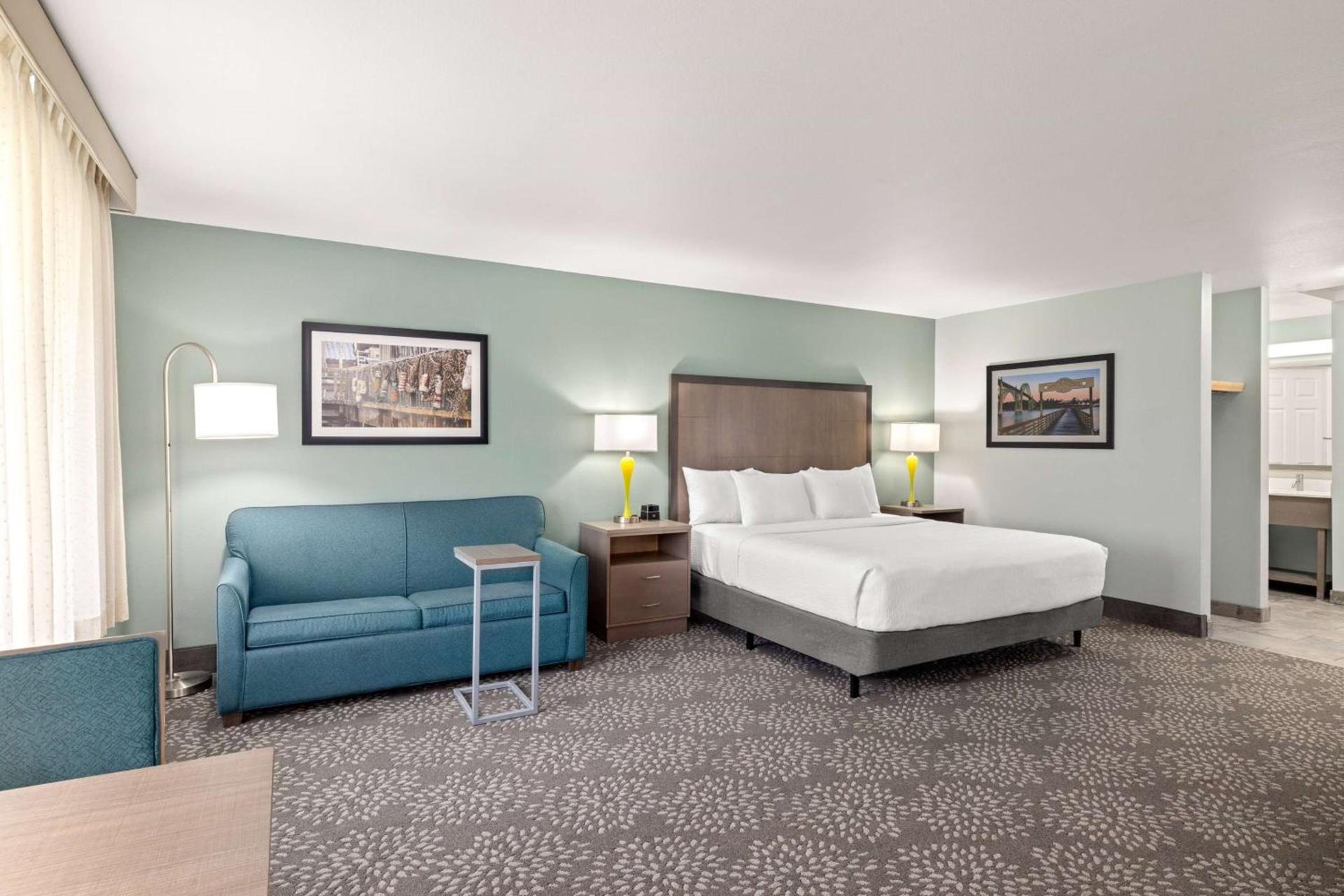 La Quinta by Wyndham Newport photo 32
