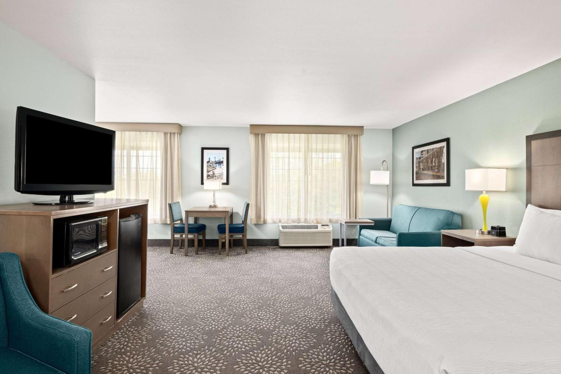 La Quinta by Wyndham Newport photo 34
