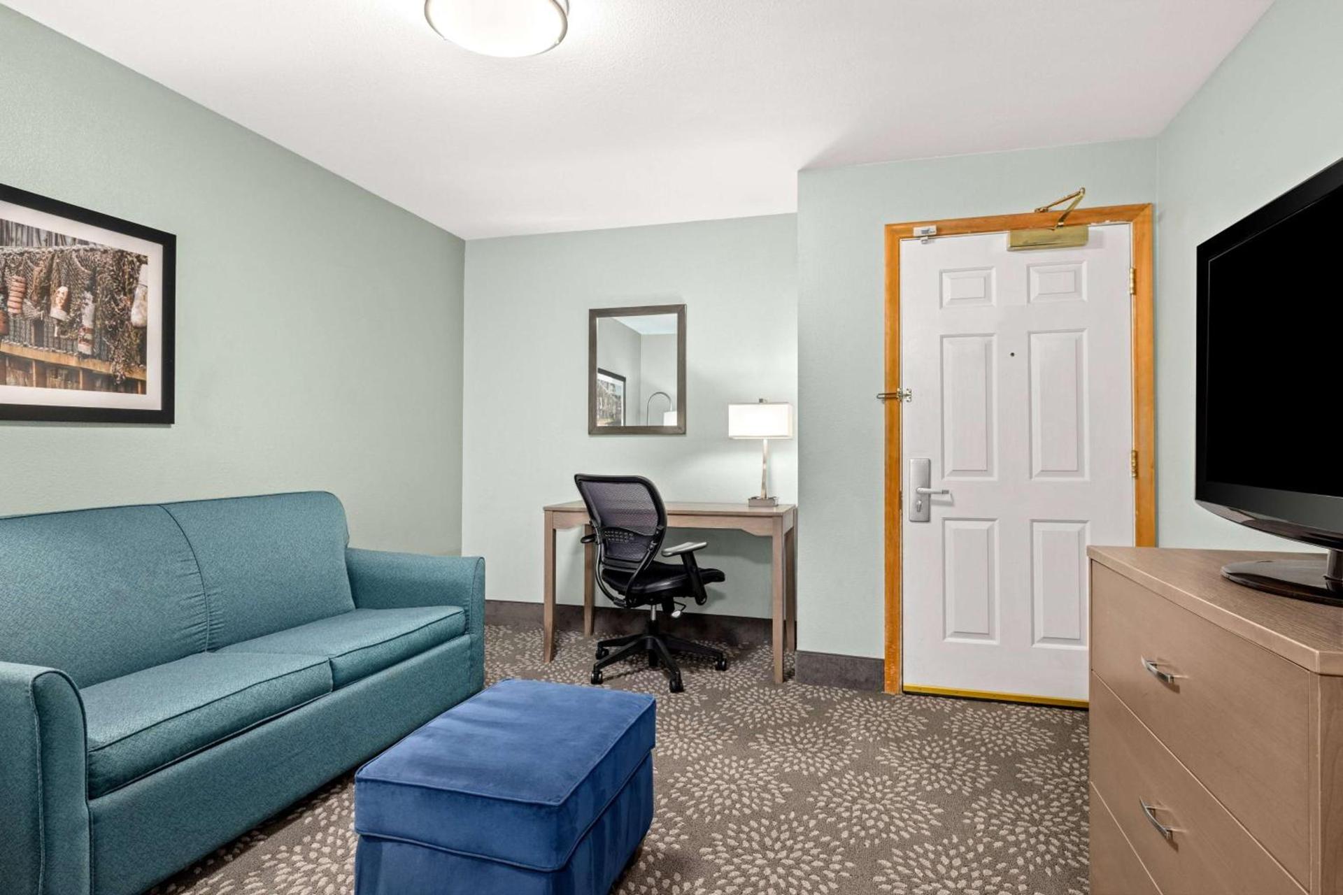 La Quinta by Wyndham Newport photo 35