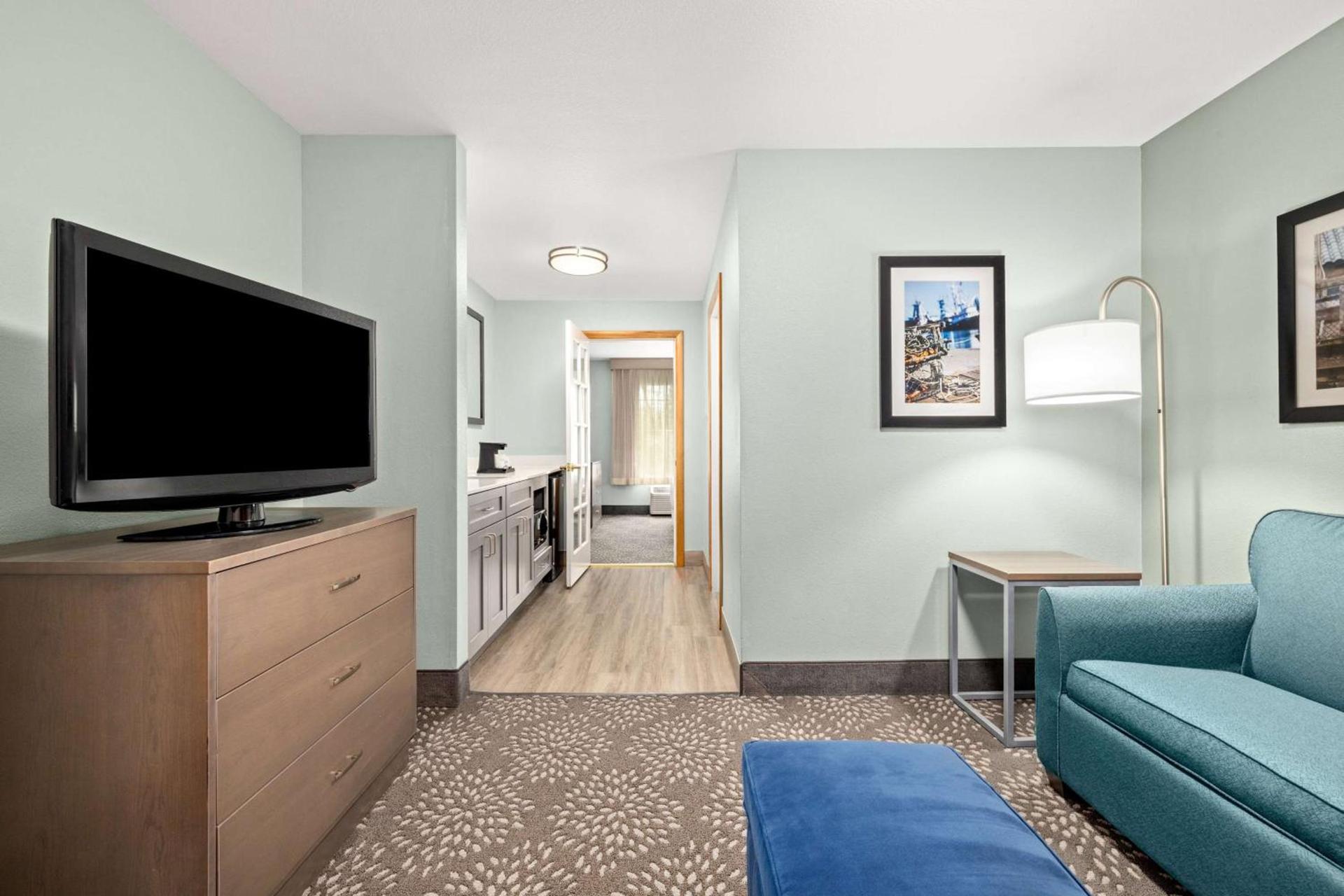 La Quinta by Wyndham Newport photo 39