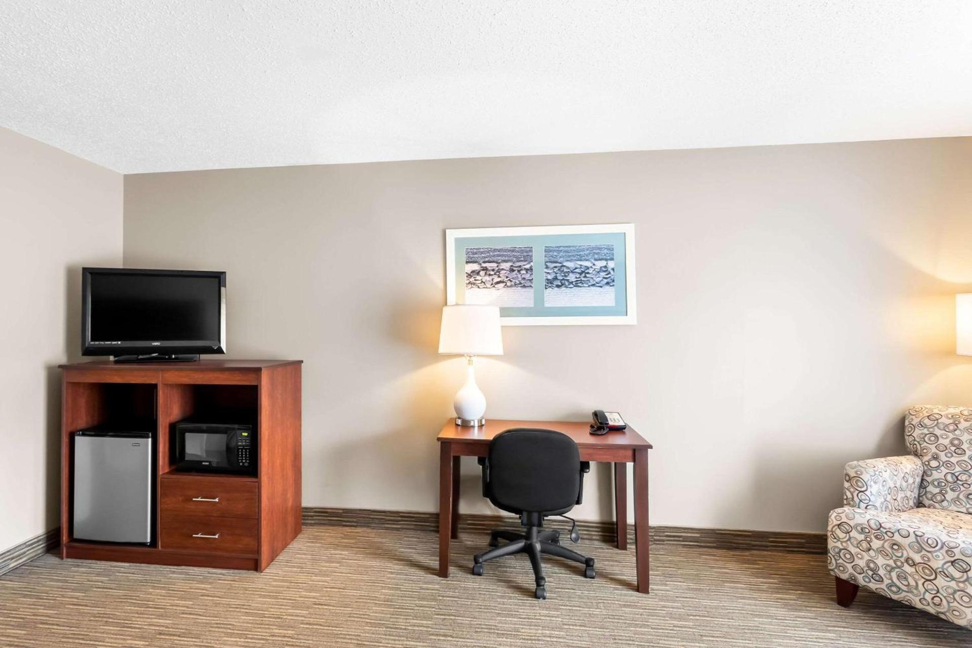 Quality Inn & Suites Gorham Riverside photo 24