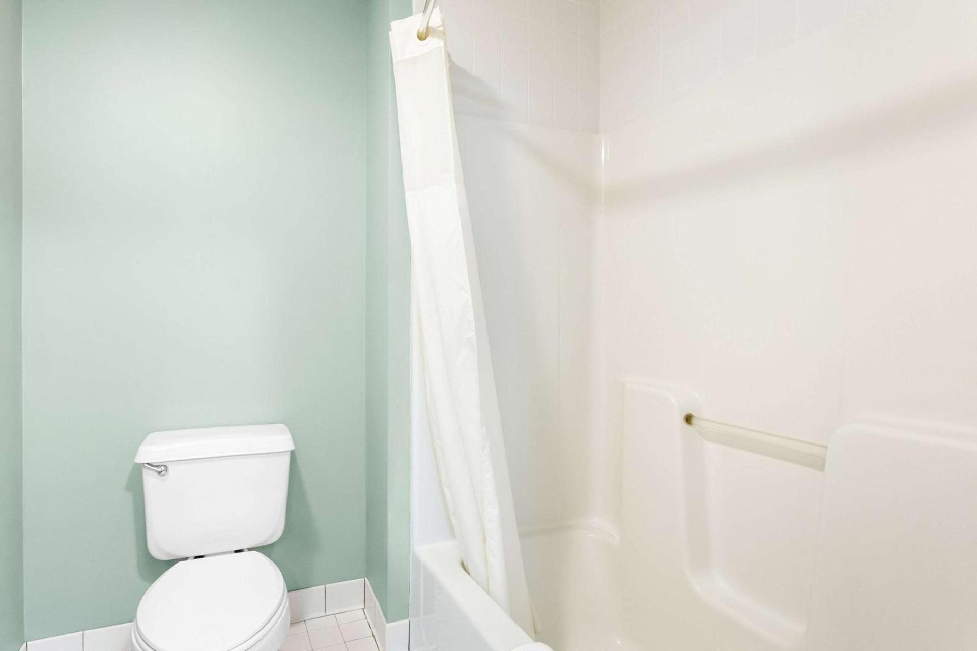 Quality Inn & Suites Gorham Riverside photo 26
