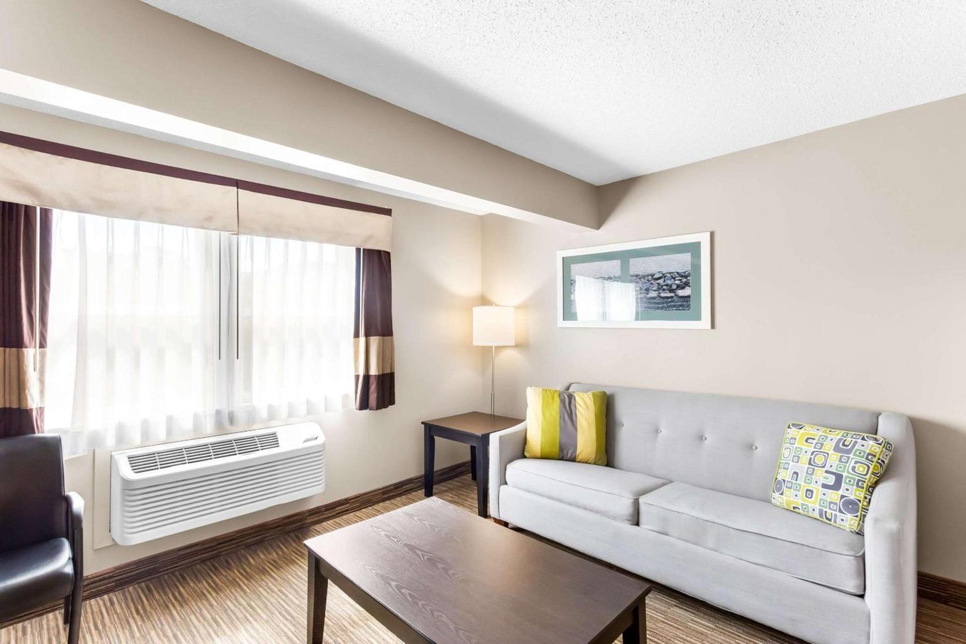 Quality Inn & Suites Gorham Riverside photo 32