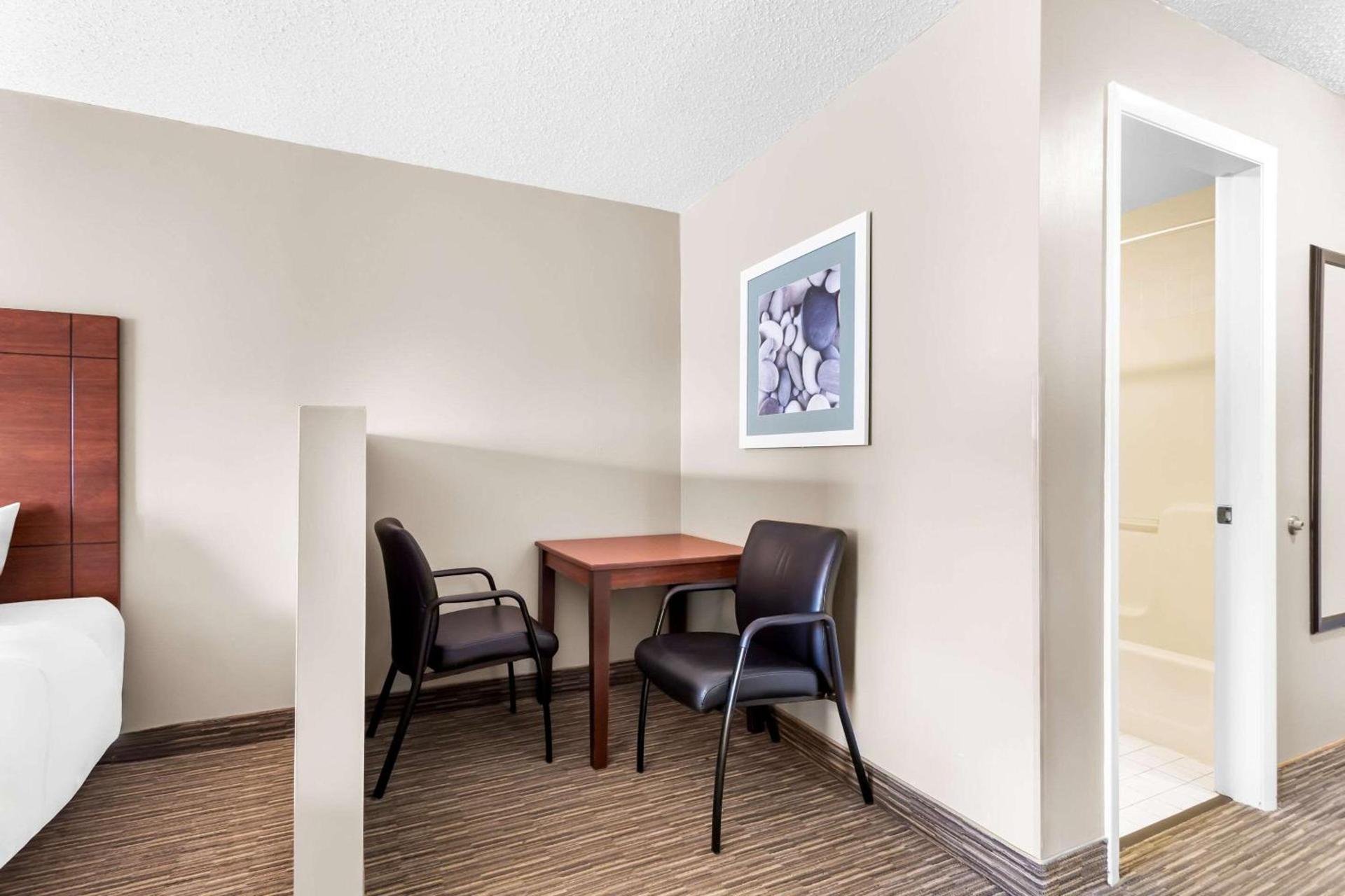 Quality Inn & Suites Gorham Riverside photo 35
