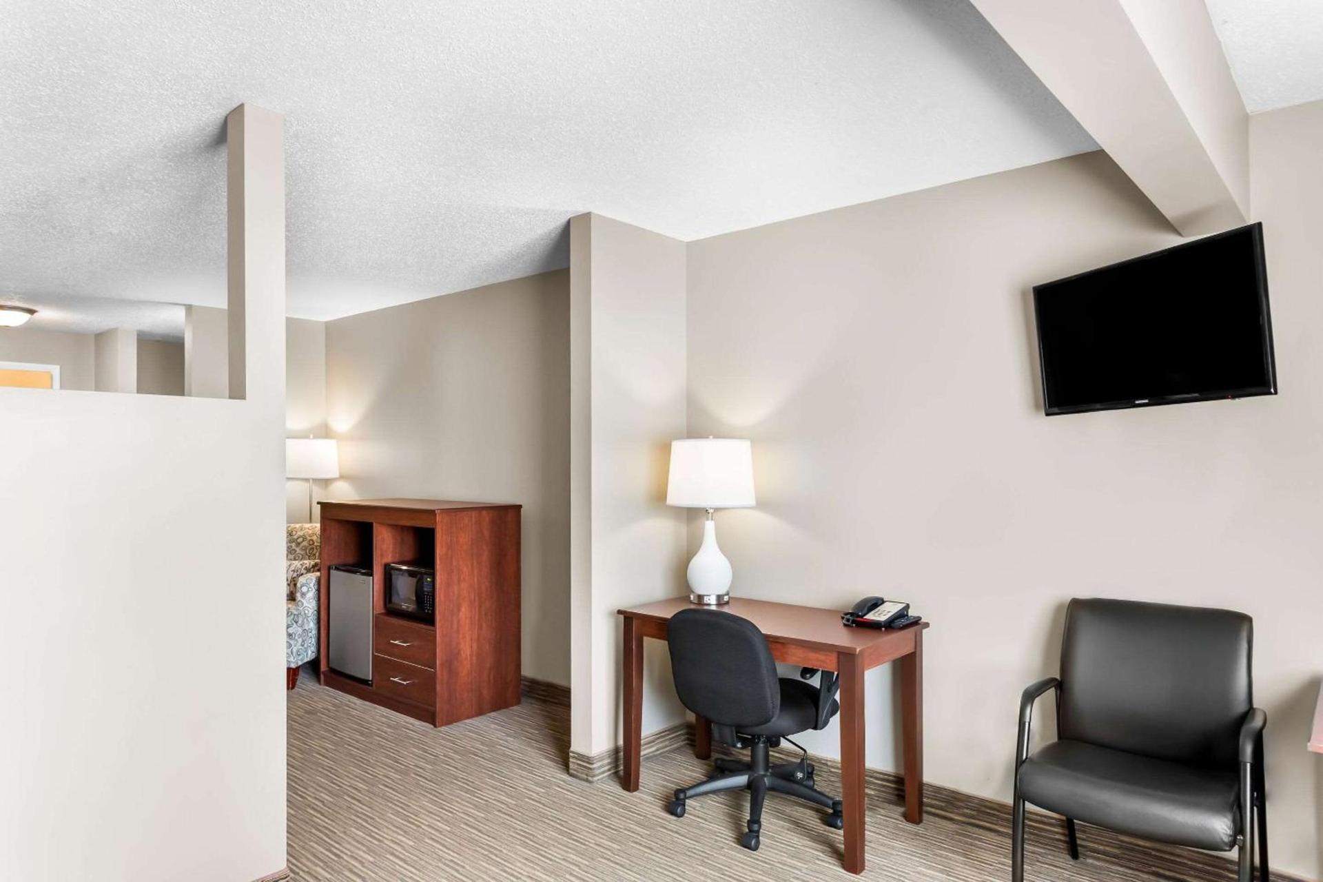Quality Inn & Suites Gorham Riverside photo 33