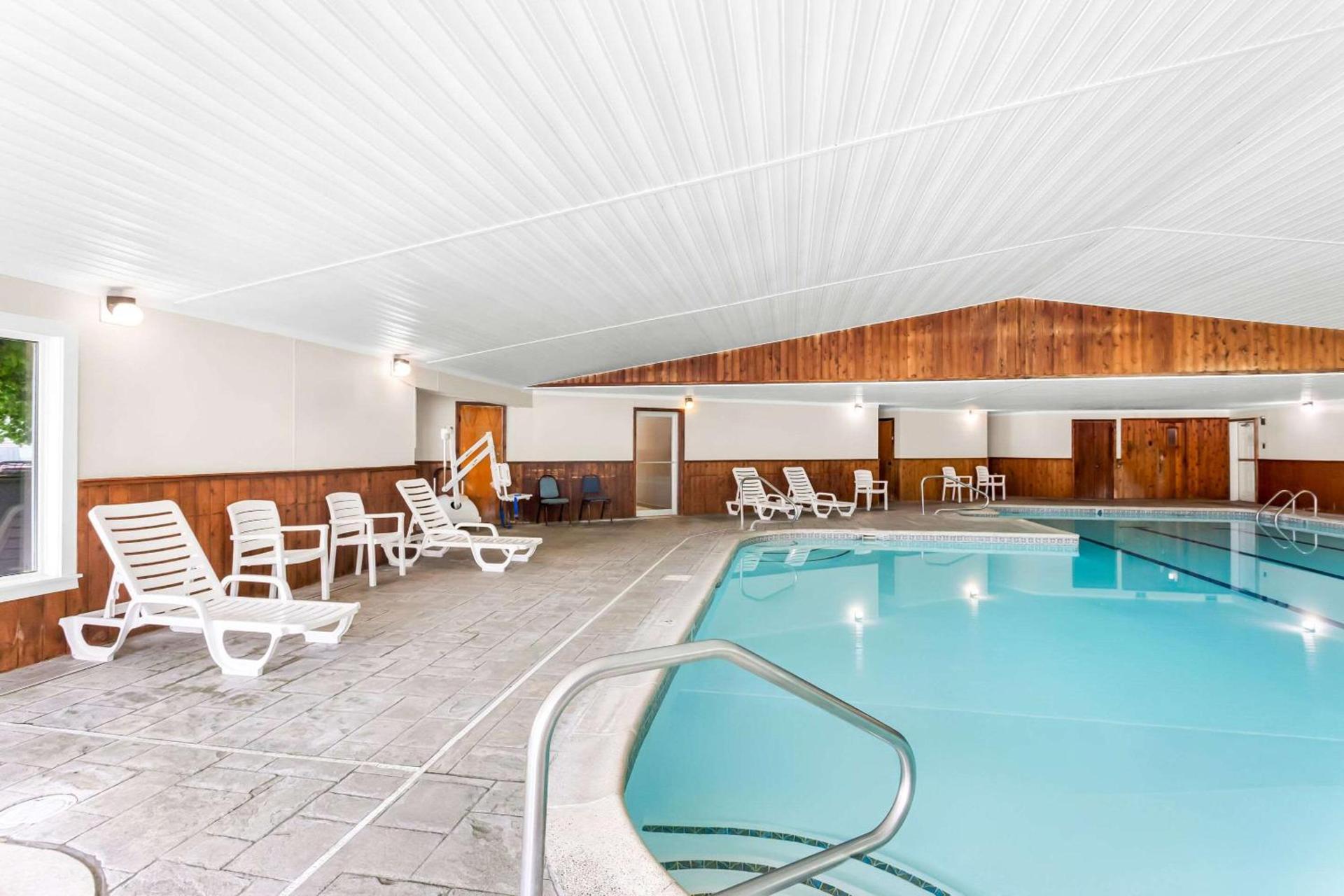 Quality Inn & Suites Gorham Riverside photo 39