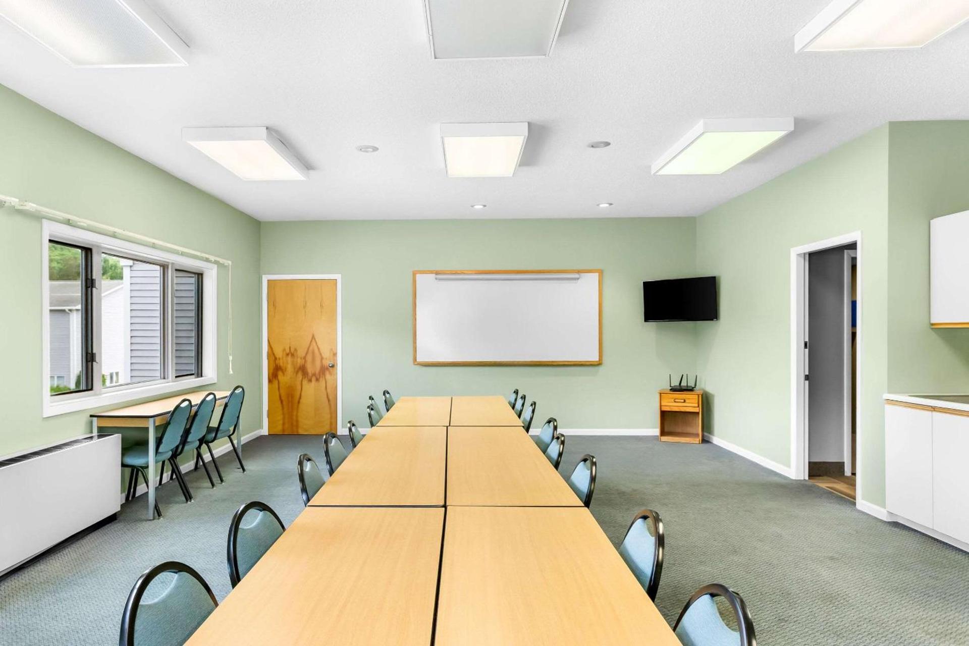 Quality Inn & Suites Gorham Riverside photo 47