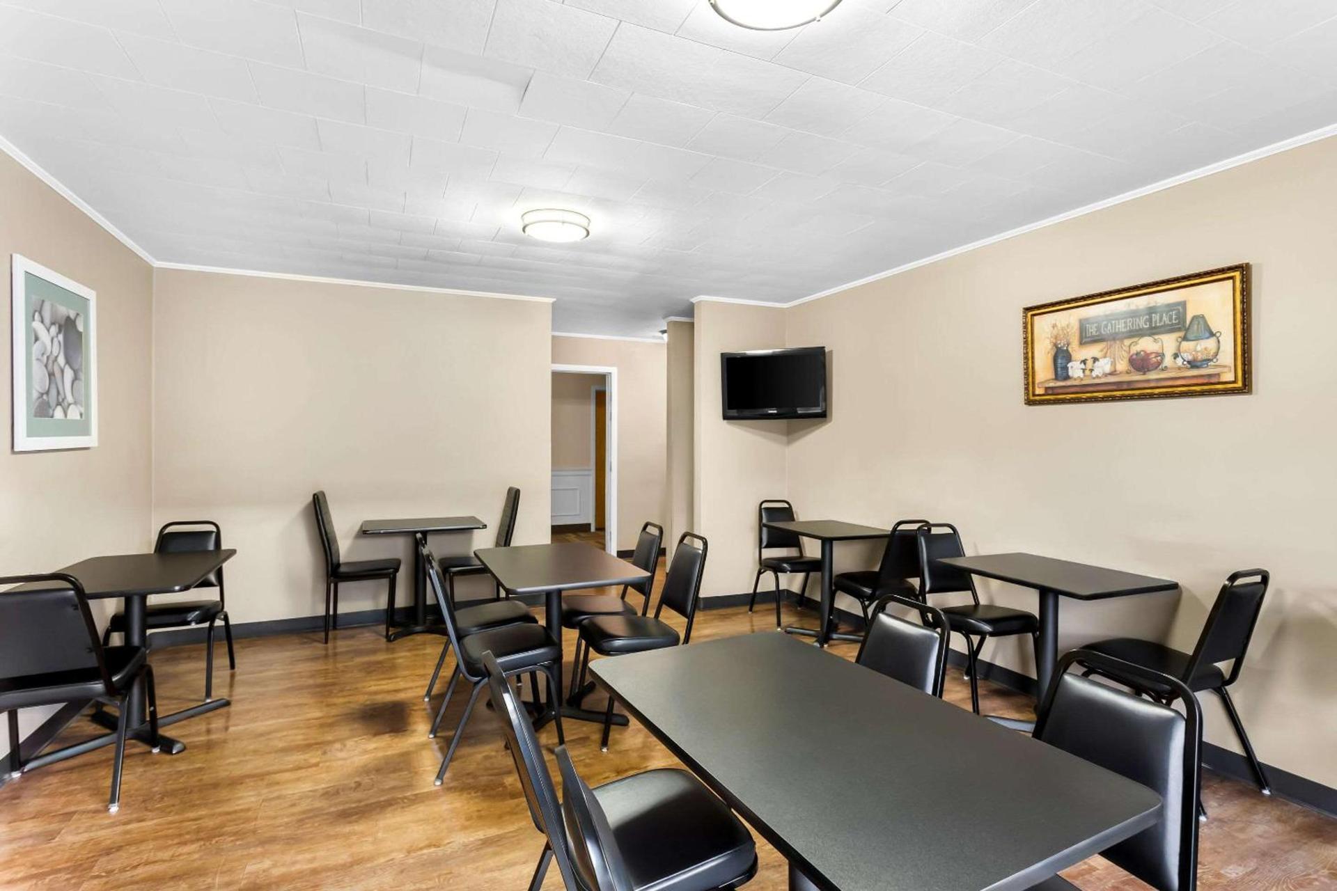 Quality Inn & Suites Gorham Riverside photo 49