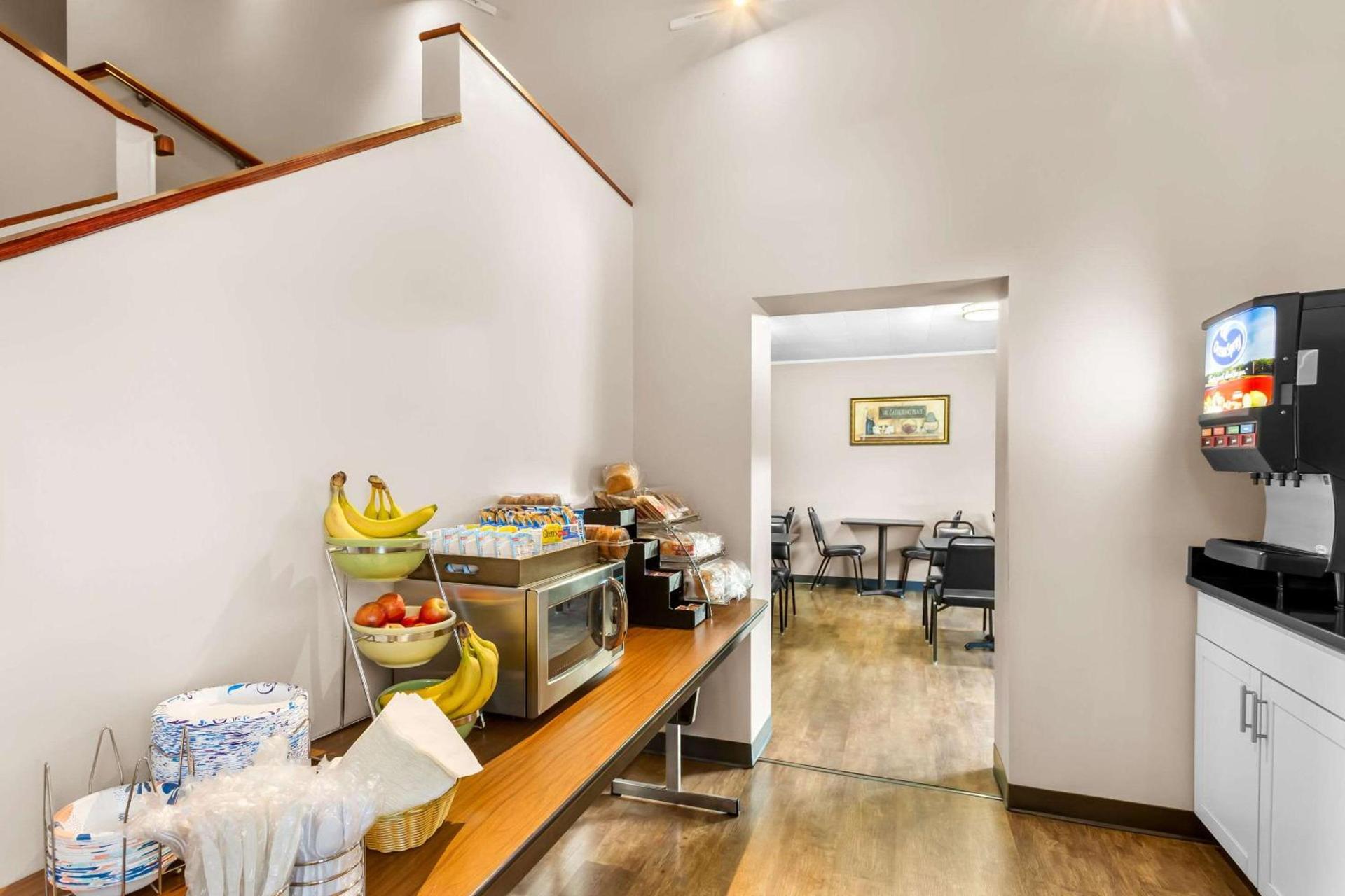 Quality Inn & Suites Gorham Riverside photo 51