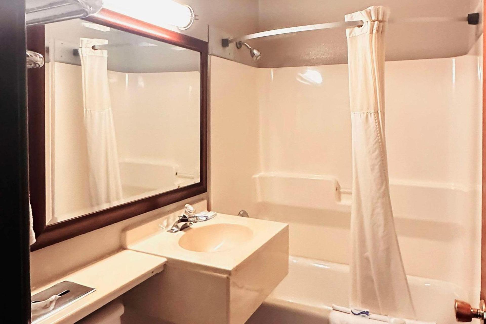 Quality Inn St Paul-Minneapolis-Midway photo 48