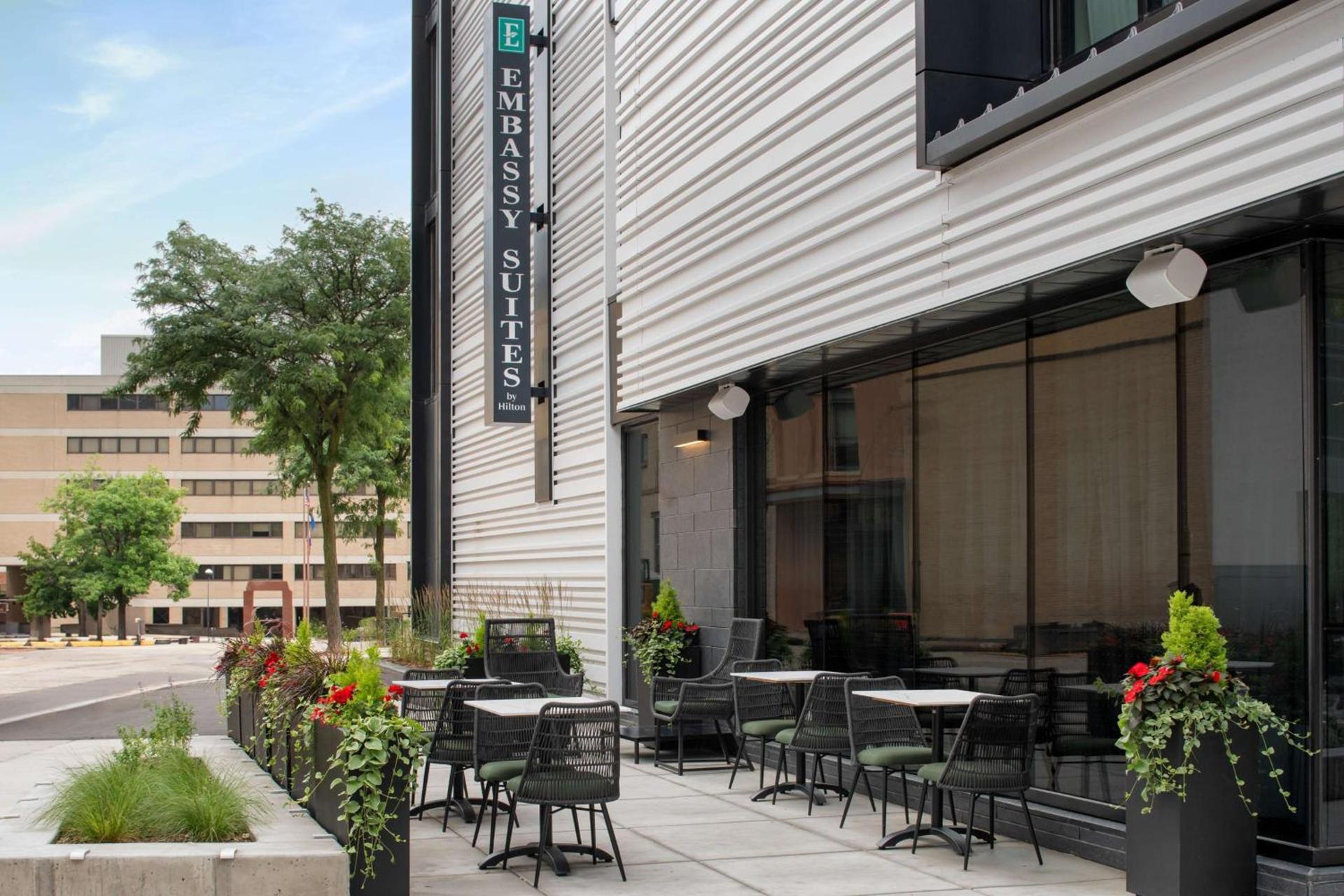 Embassy Suites By Hilton Madison Downtown photo 2