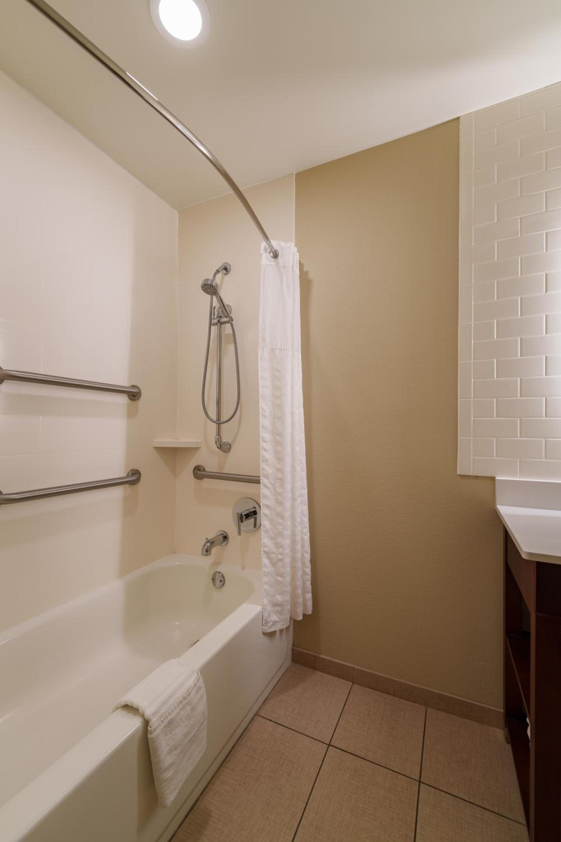 Comfort Suites Newnan photo 30