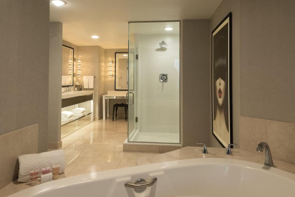 Planet Hollywood Resort & Casino by Suiteness photo 8