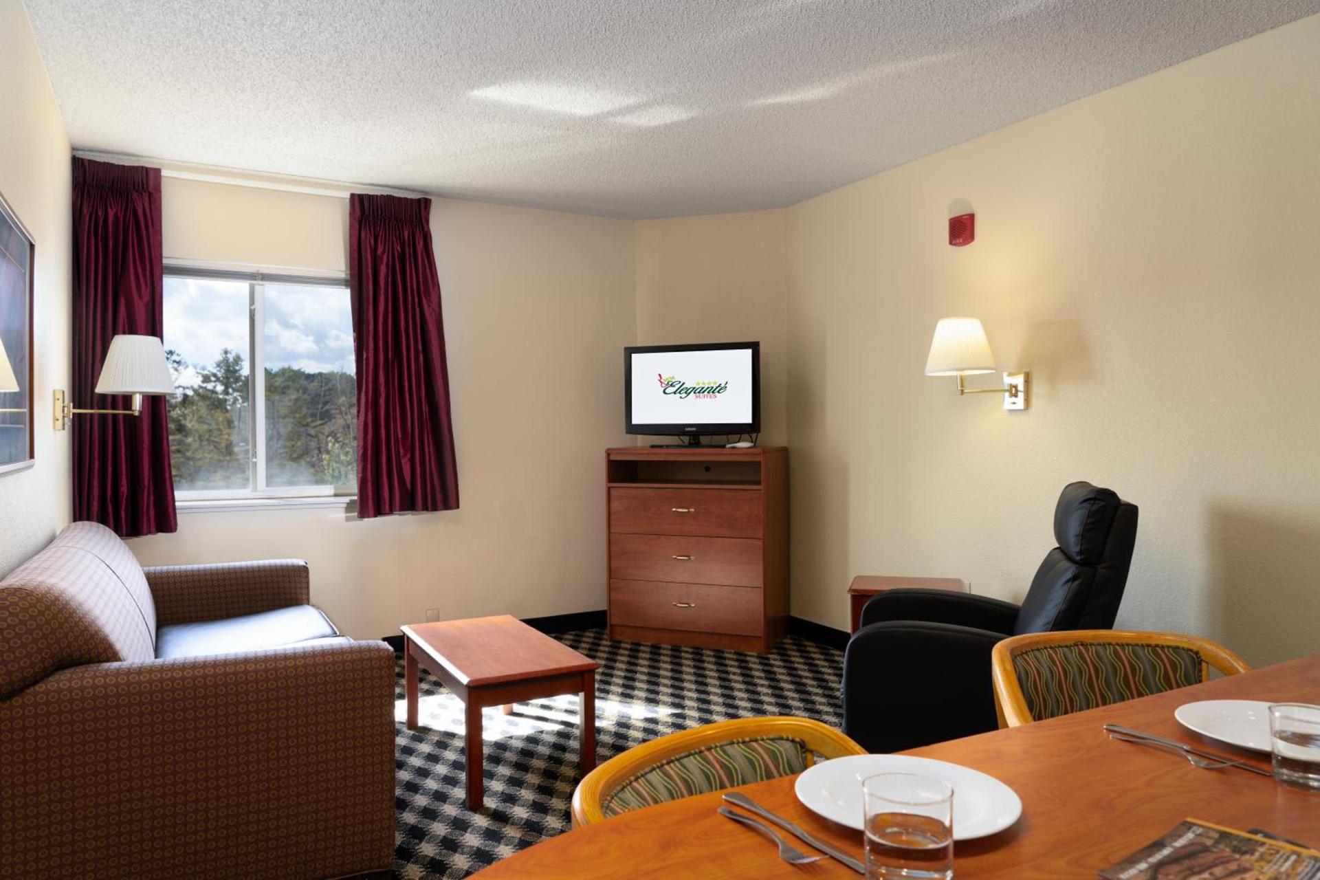 MCM Elegante Suites photo 28