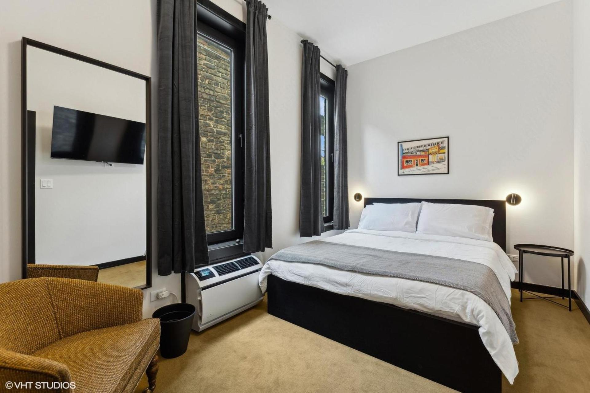 Logan Square SRO Hotel photo 2
