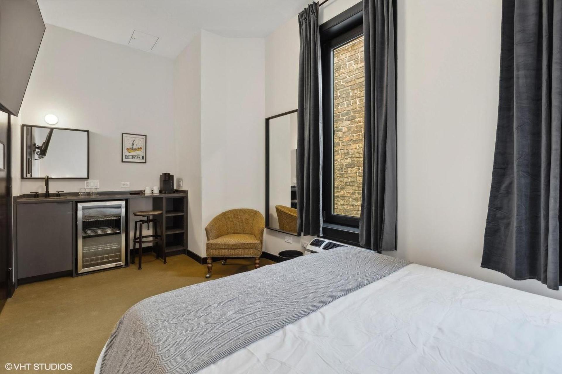 Logan Square SRO Hotel photo 3
