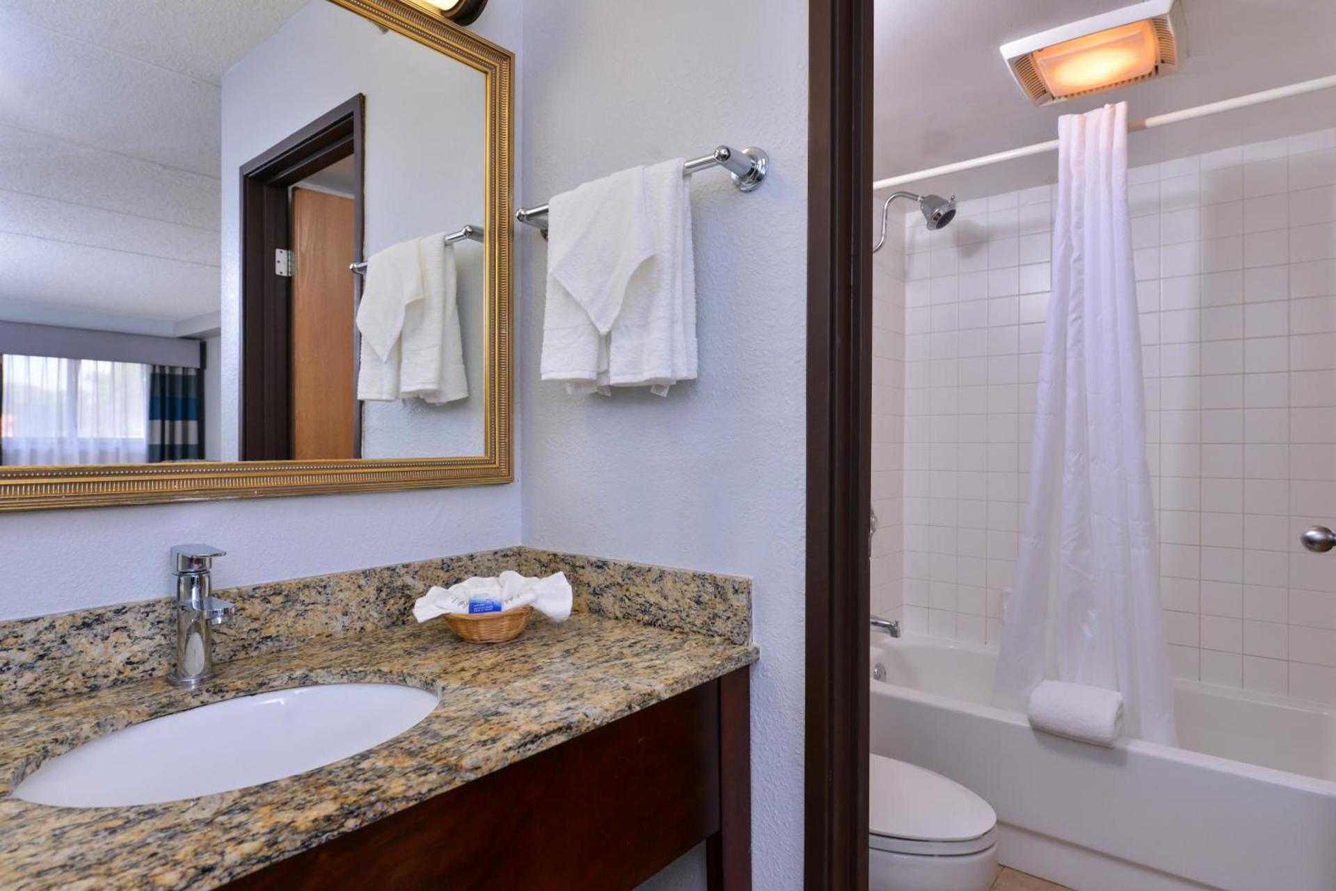 Best Western Naperville Inn photo 30