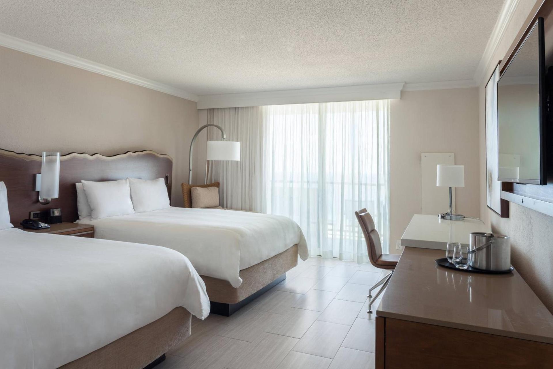 Fort Lauderdale Marriott Harbor Beach Resort & Spa photo 14