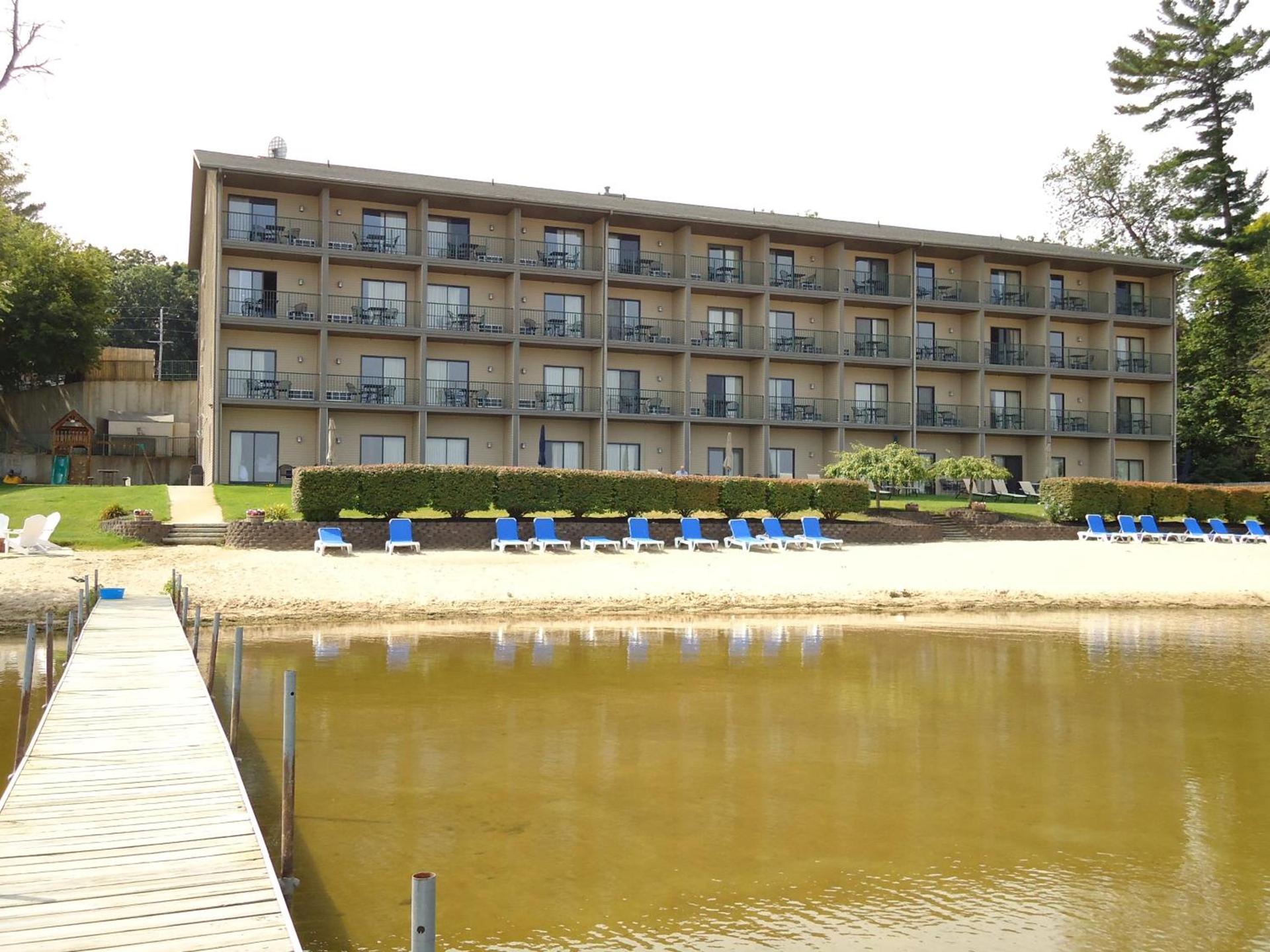 Beachfront Hotel Houghton Lake — hotel in Houghton Lake