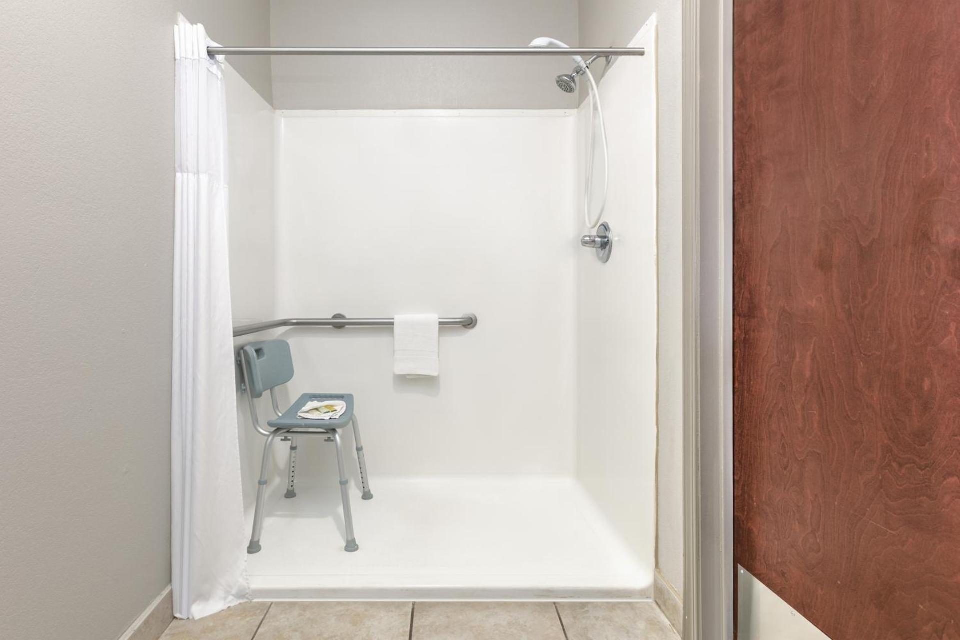 Days Inn & Suites by Wyndham Cabot photo 36
