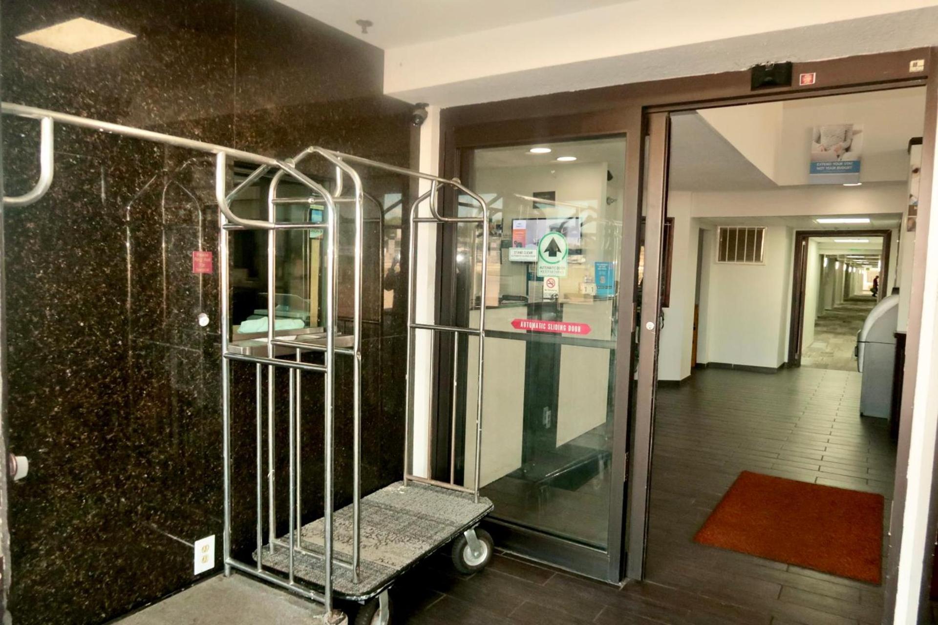 Studio 6 Suites Elkhart, IN photo 7