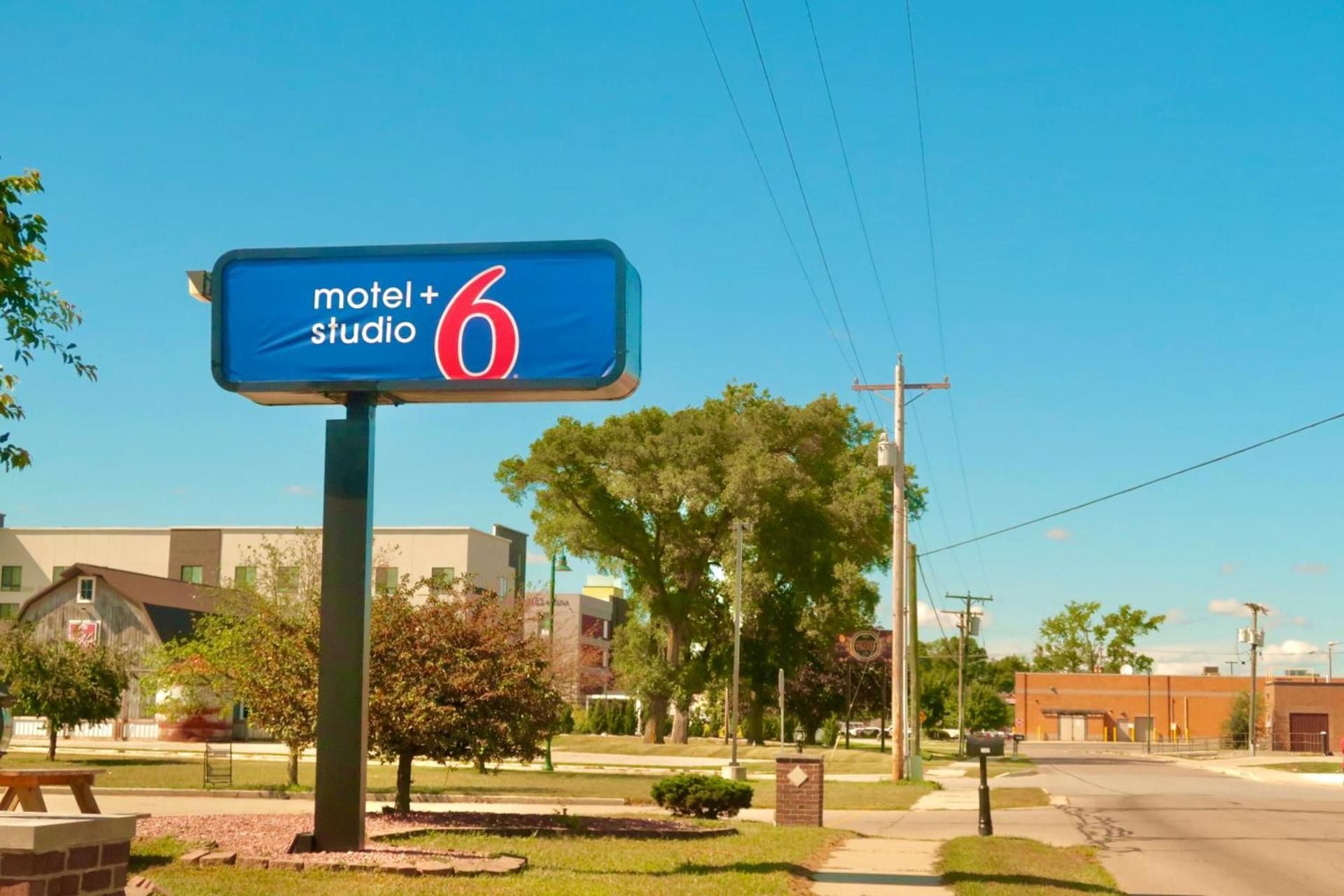 Studio 6 Suites Elkhart, IN photo 2