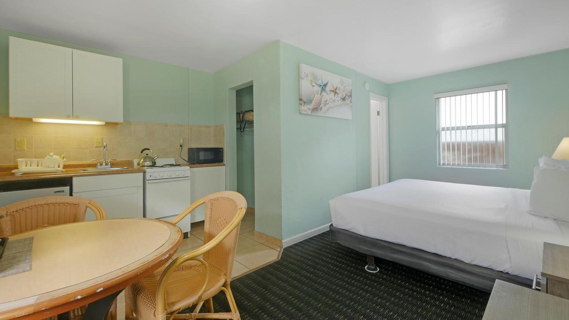 Ocean Court Beachfront Hotel photo 10