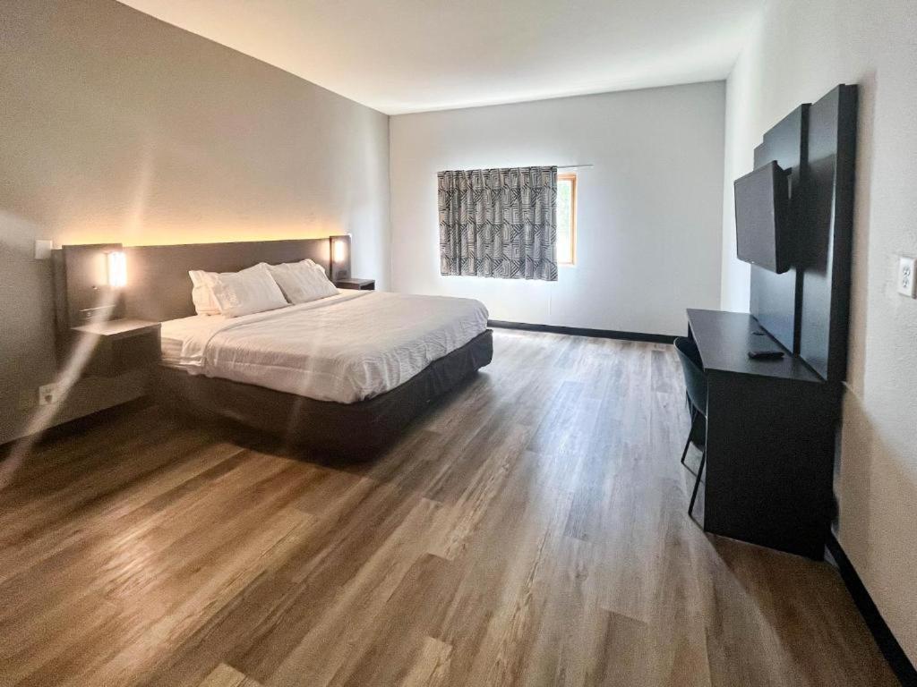 Studio 6 Suites Elkhart, IN photo 17