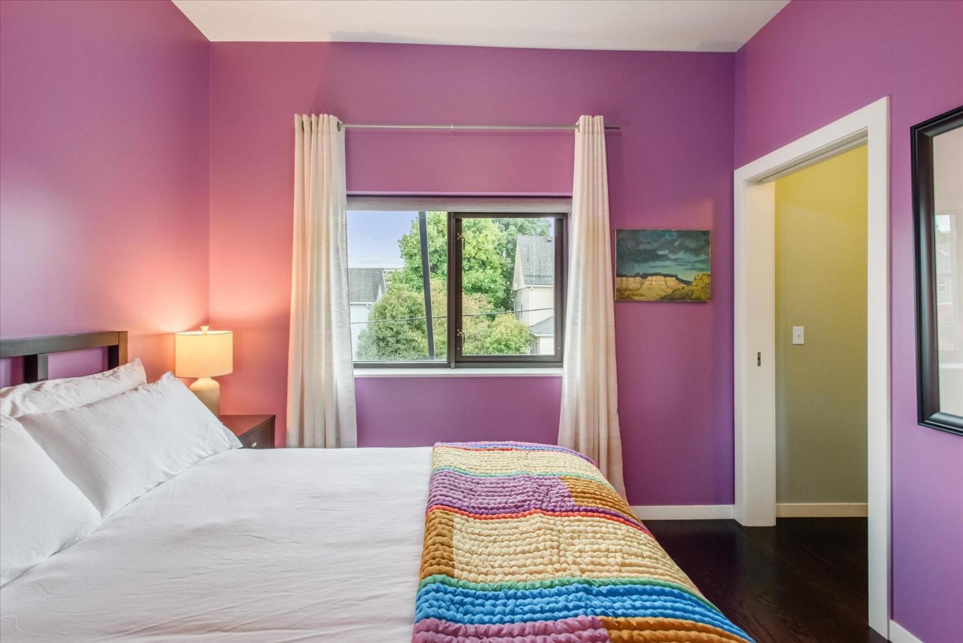 VioletSuitesPDX Boutique Hotel photo 89