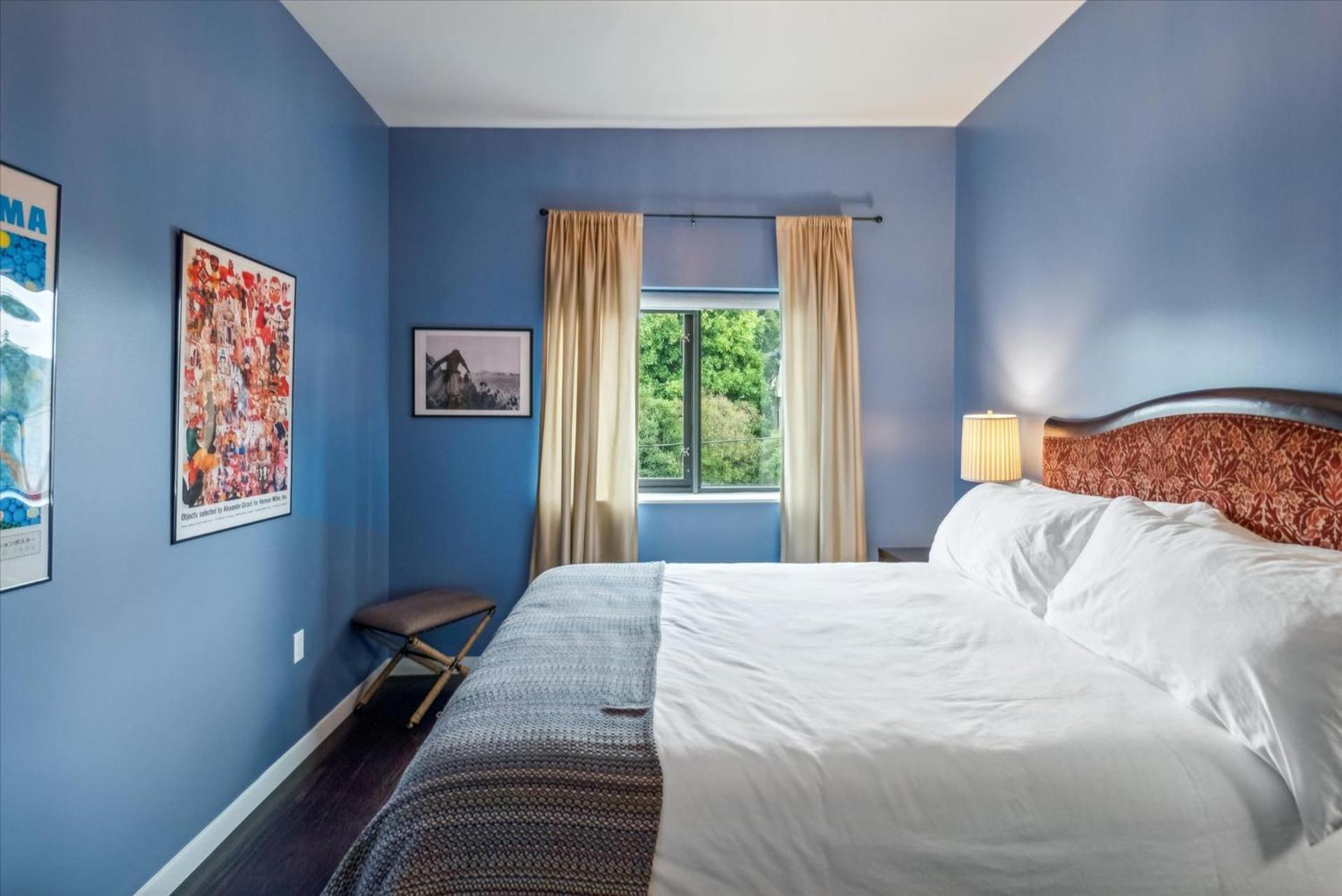 VioletSuitesPDX Boutique Hotel photo 69