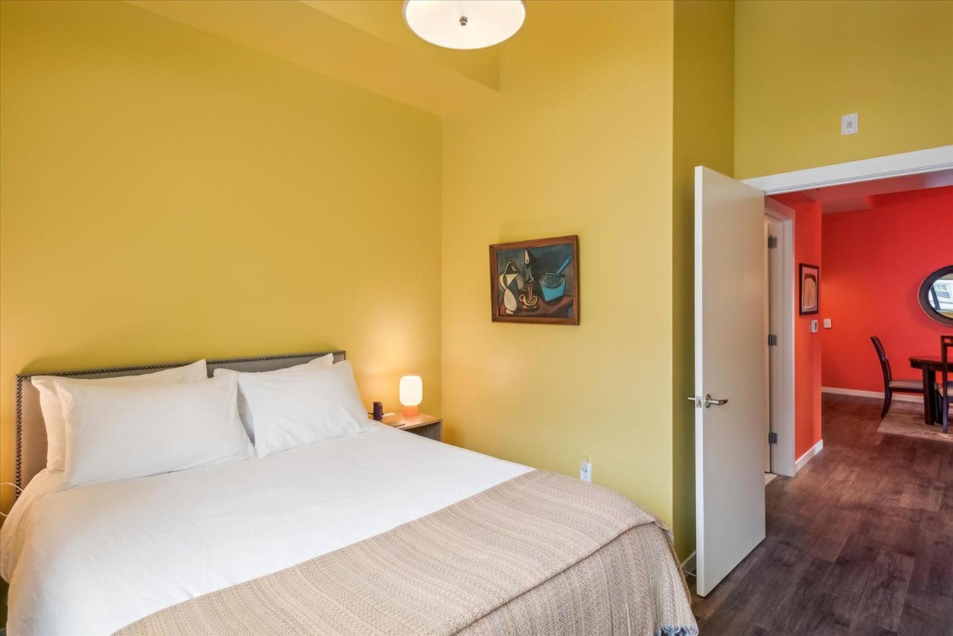 VioletSuitesPDX Boutique Hotel photo 54