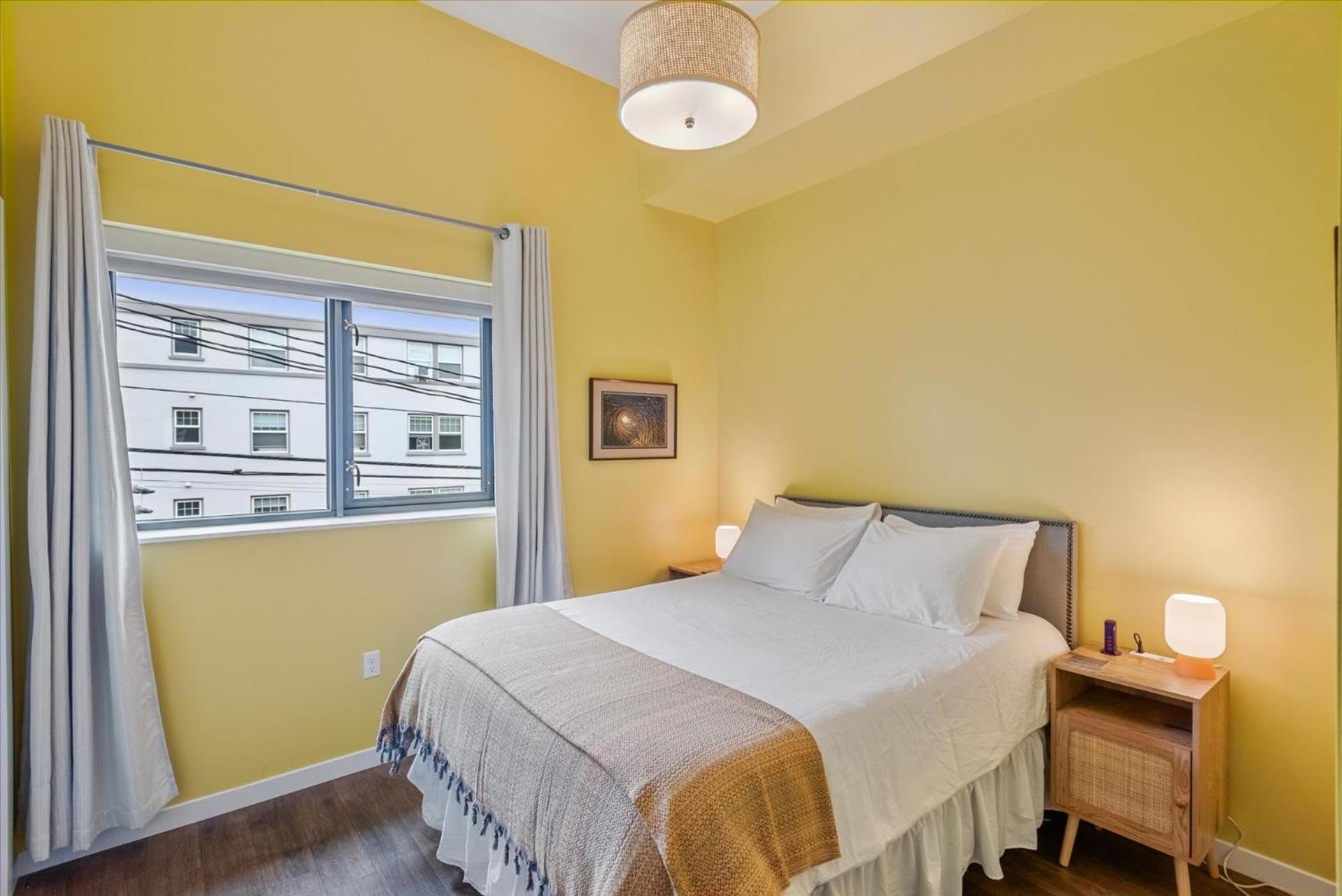 VioletSuitesPDX Boutique Hotel photo 95