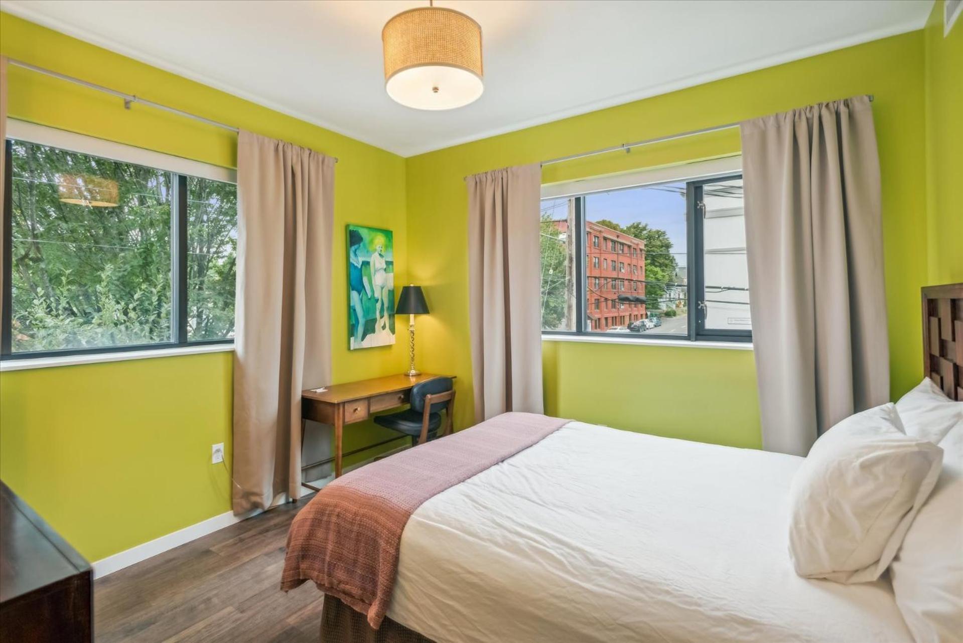 VioletSuitesPDX Boutique Hotel photo 93