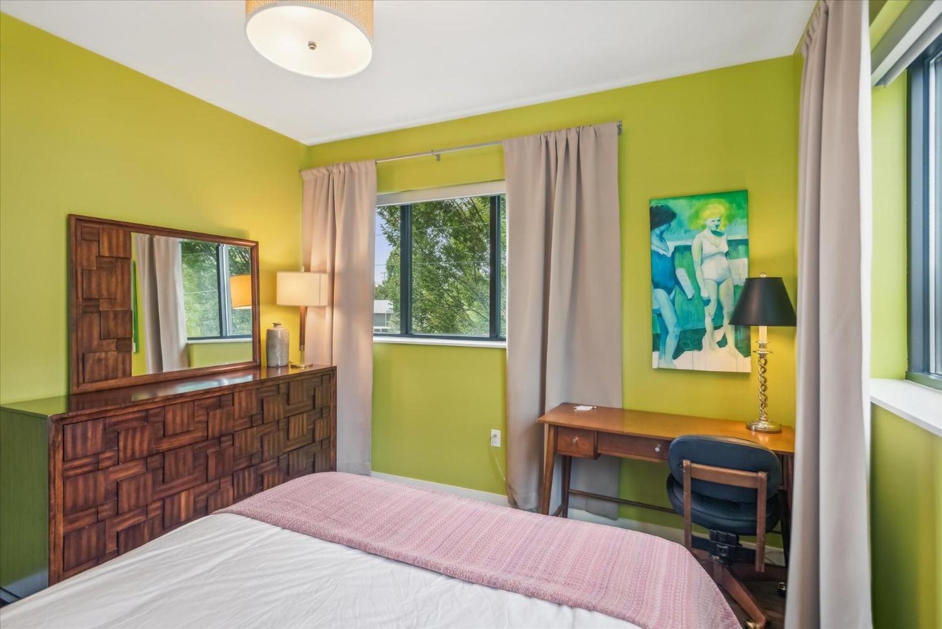 VioletSuitesPDX Boutique Hotel photo 90