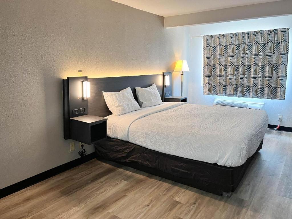 Studio 6 Suites Elkhart, IN photo 18