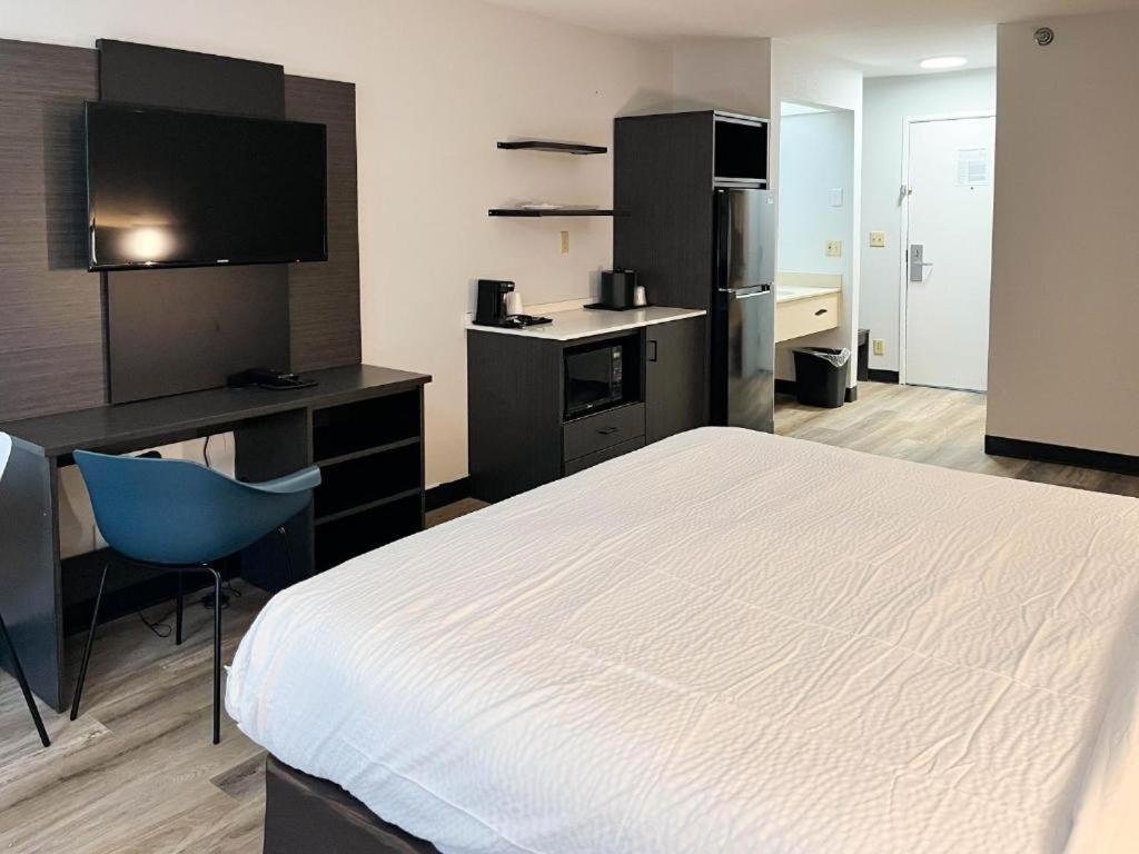 Studio 6 Suites Elkhart, IN photo 19