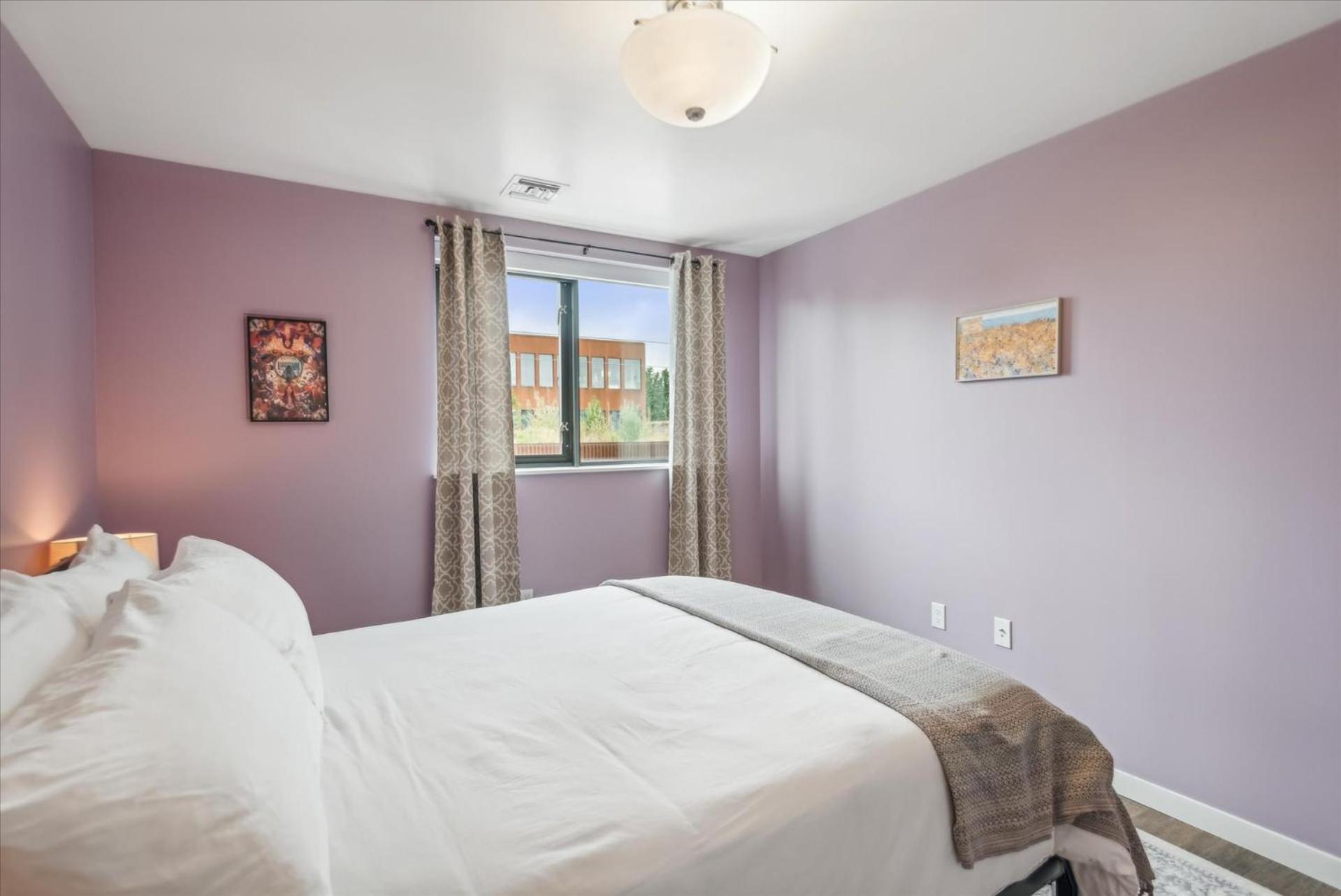 VioletSuitesPDX Boutique Hotel photo 81