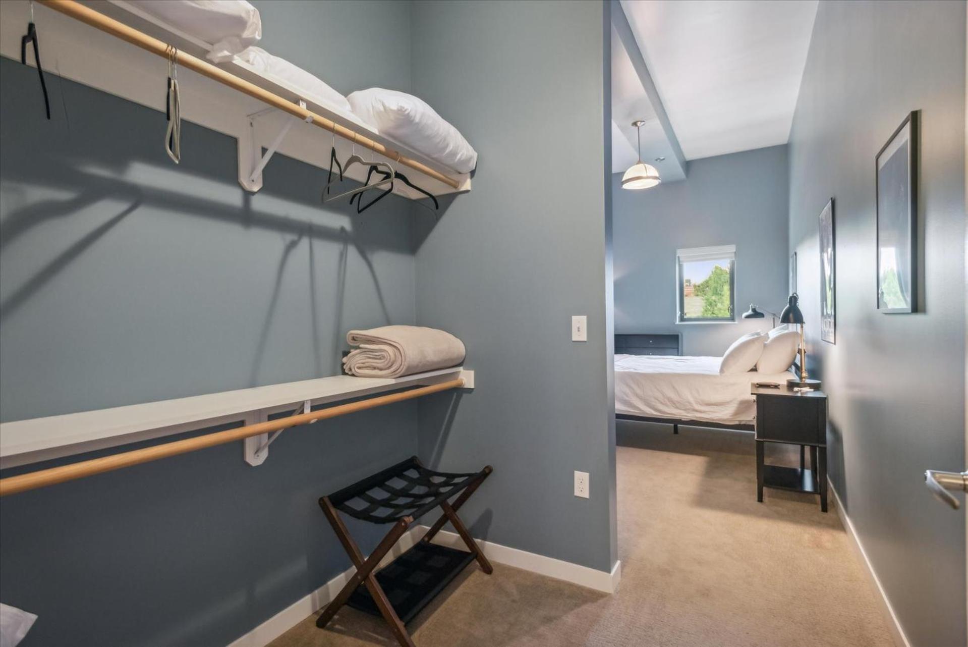 VioletSuitesPDX Boutique Hotel photo 65