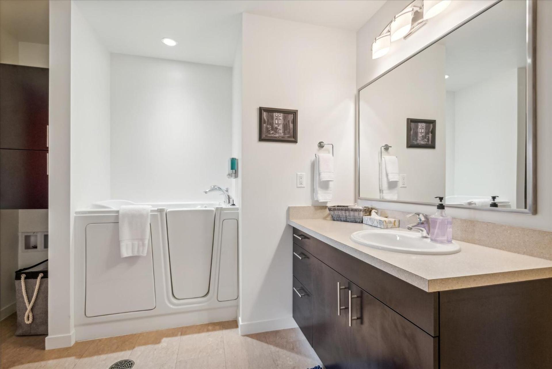 VioletSuitesPDX Boutique Hotel photo 46