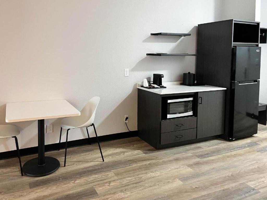 Studio 6 Suites Elkhart, IN photo 20