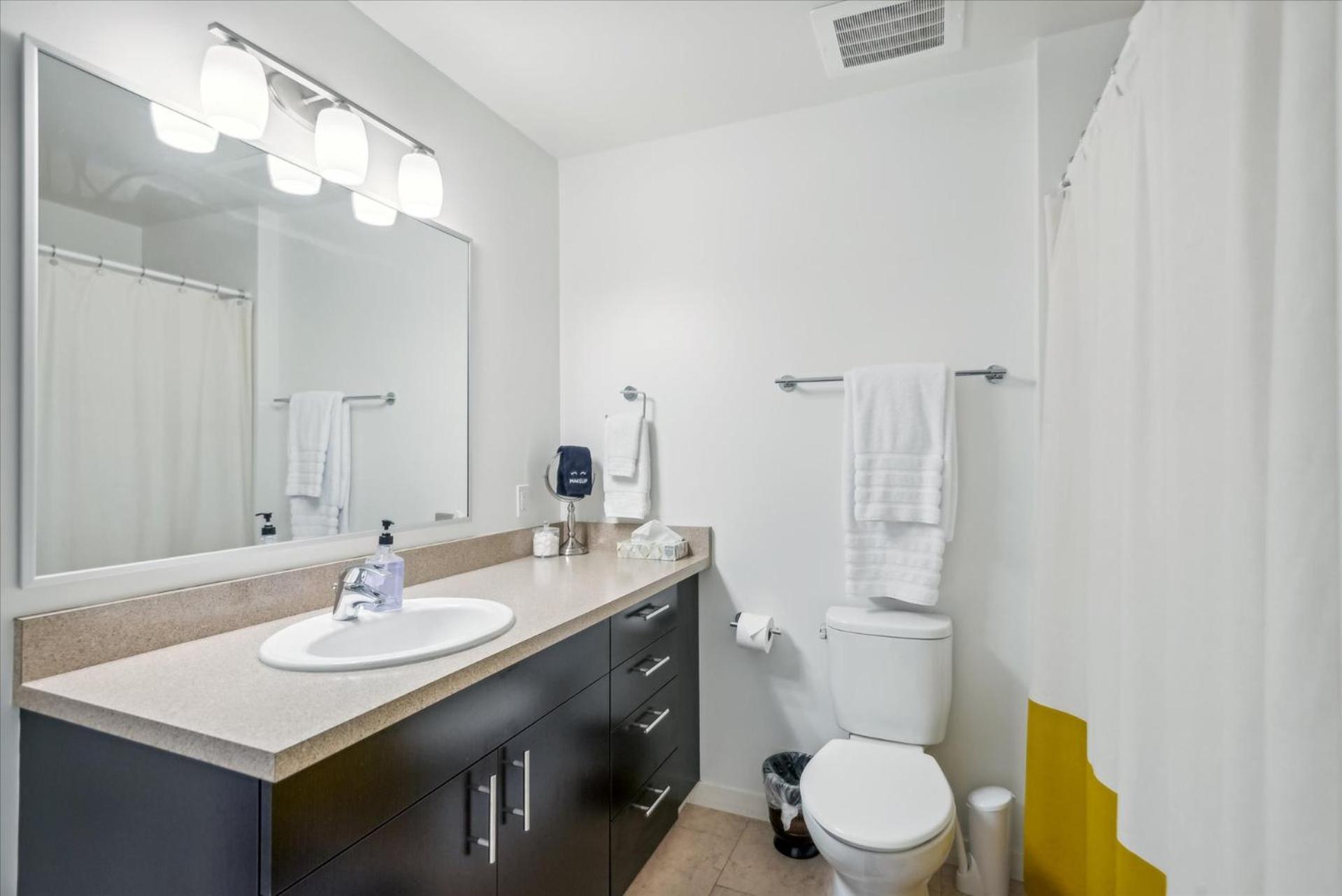VioletSuitesPDX Boutique Hotel photo 99