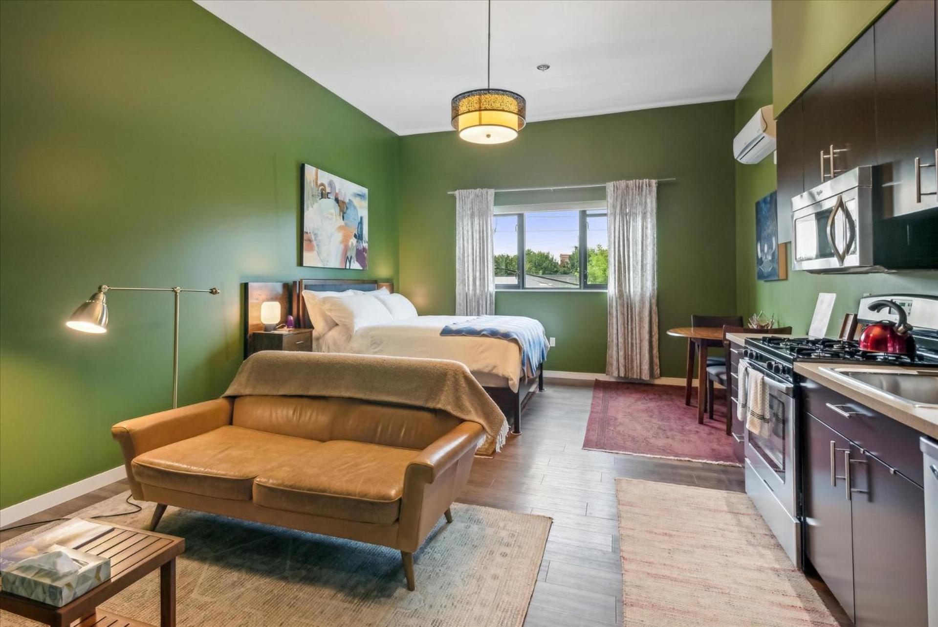 VioletSuitesPDX Boutique Hotel photo 39