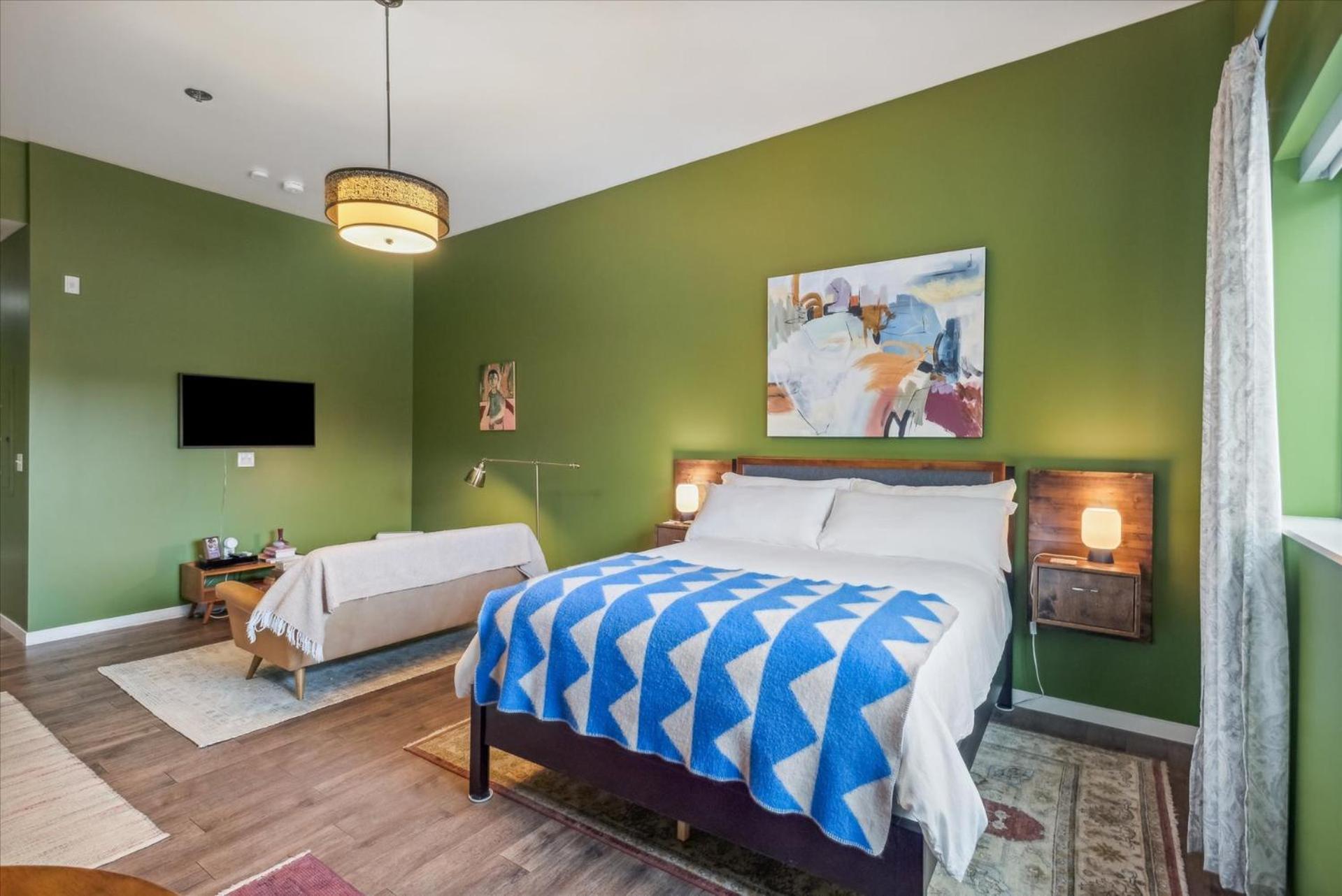 VioletSuitesPDX Boutique Hotel photo 22