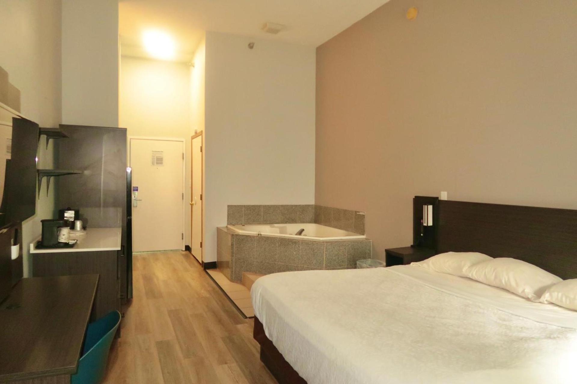 Studio 6 Suites Elkhart, IN photo 21