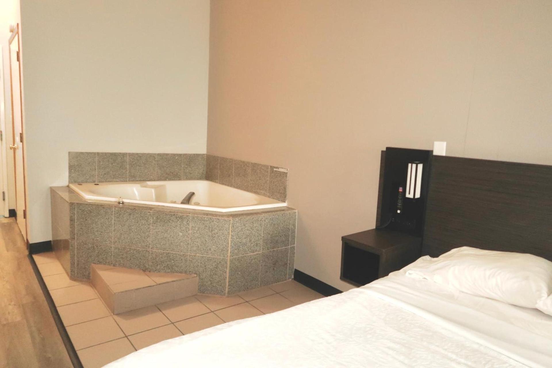 Studio 6 Suites Elkhart, IN photo 22